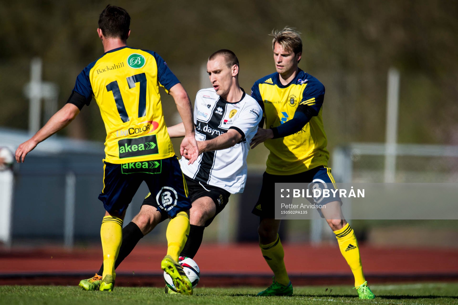 Frej Täbys Adnan Círak i kamp med Ängelholms Robin Staaf och Fredrik Lundgren under fotbollsmatchen i Superettan mellan Ängelholm och Frej Täby den 2 maj 2015 i Ängelholm.