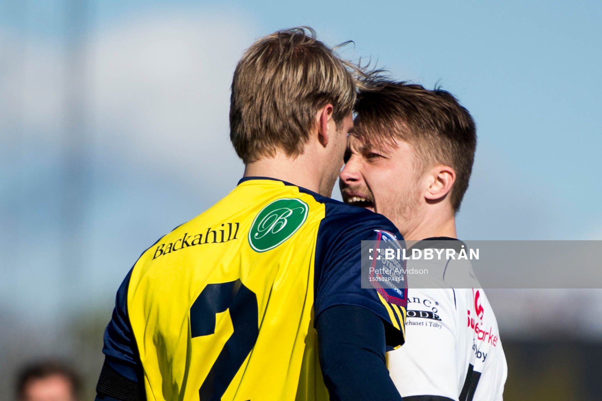 Irriterat mellan Ängelholms Martin Rudolfsson och Frej Täbys Adam Gradén under fotbollsmatchen i Superettan mellan Ängelholm och Frej Täby den 2 maj 2015 i Ängelholm.