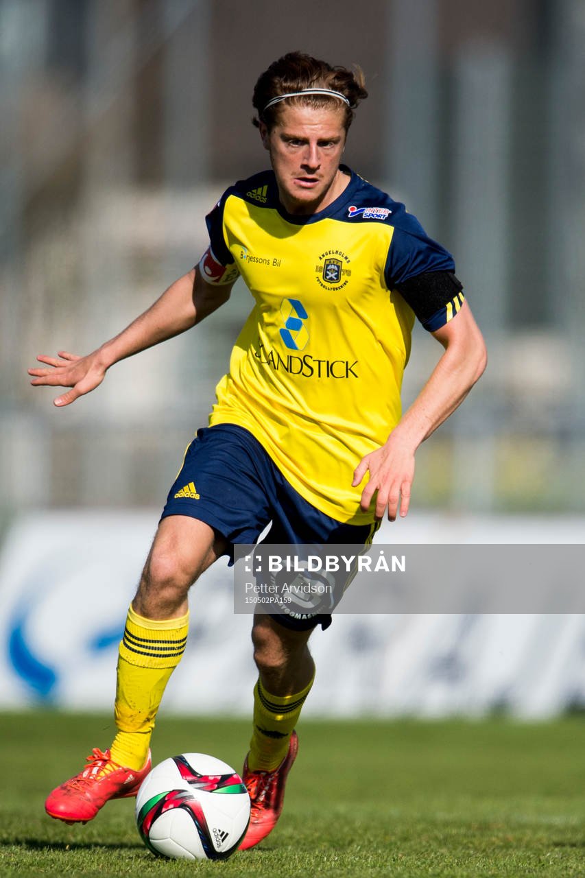 Ängelholms Rebin Asaad under fotbollsmatchen i Superettan mellan Ängelholm och Frej Täby den 2 maj 2015 i Ängelholm.