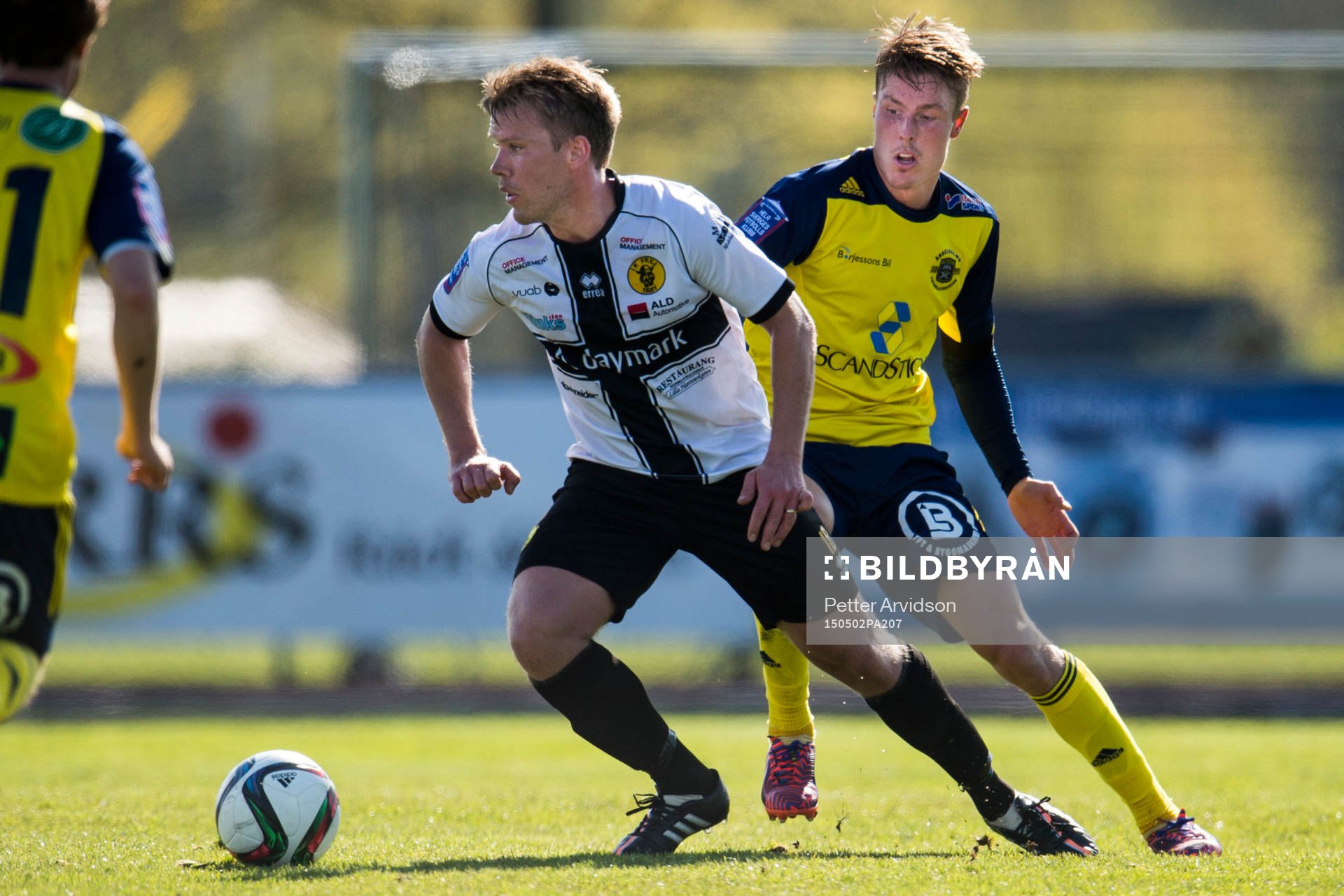 Frej Täbys Joakim Runnemo och Ängelholms Marcus Bergholtz under fotbollsmatchen i Superettan mellan Ängelholm och Frej Täby den 2 maj 2015 i Ängelholm.