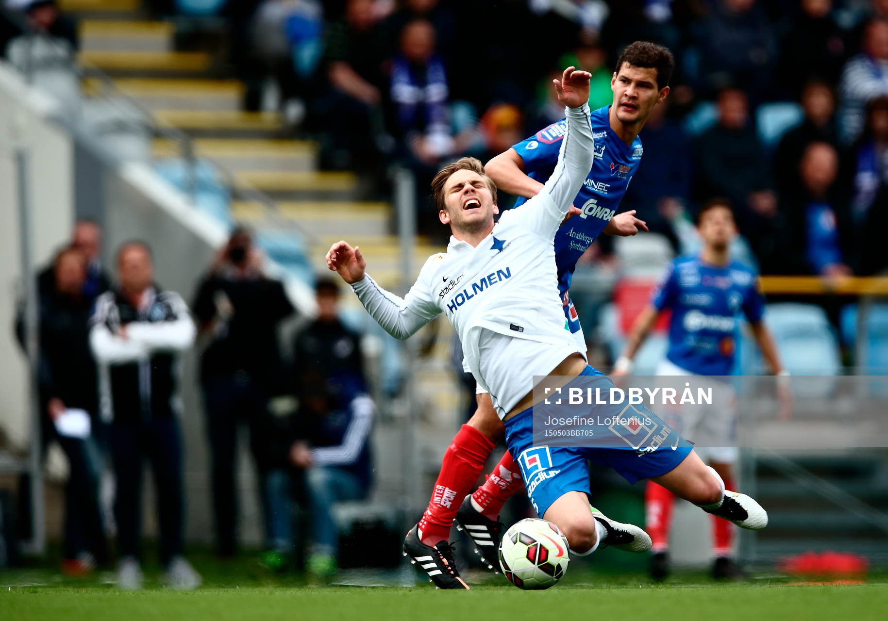 Åtvidabergs Mauricio Albornoz för för denna situation med Norrköpings Christoffer Nyman sitt andra gula kort och därmed också ett rött under fotbollsmatchen i Allsvenskan mellan Norrköping och Åtvidaberg den 03 maj 2015 i Norrköping.