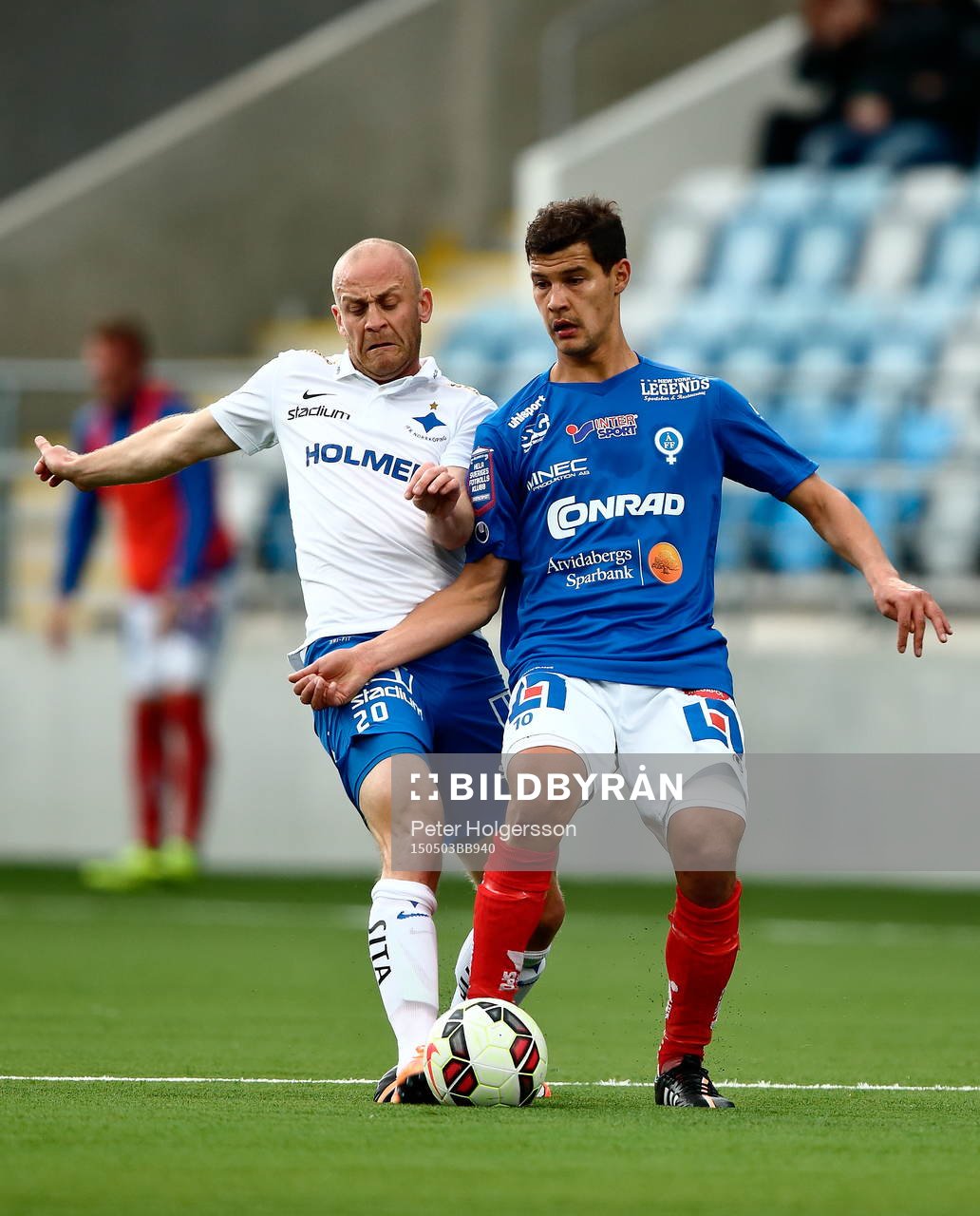 Norrköpings Daniel Sjölund och Åtvidabergs Mauricio Albornoz under fotbollsmatchen i Allsvenskan mellan Norrköping och Åtvidaberg den 03 maj 2015 i Norrköping.
