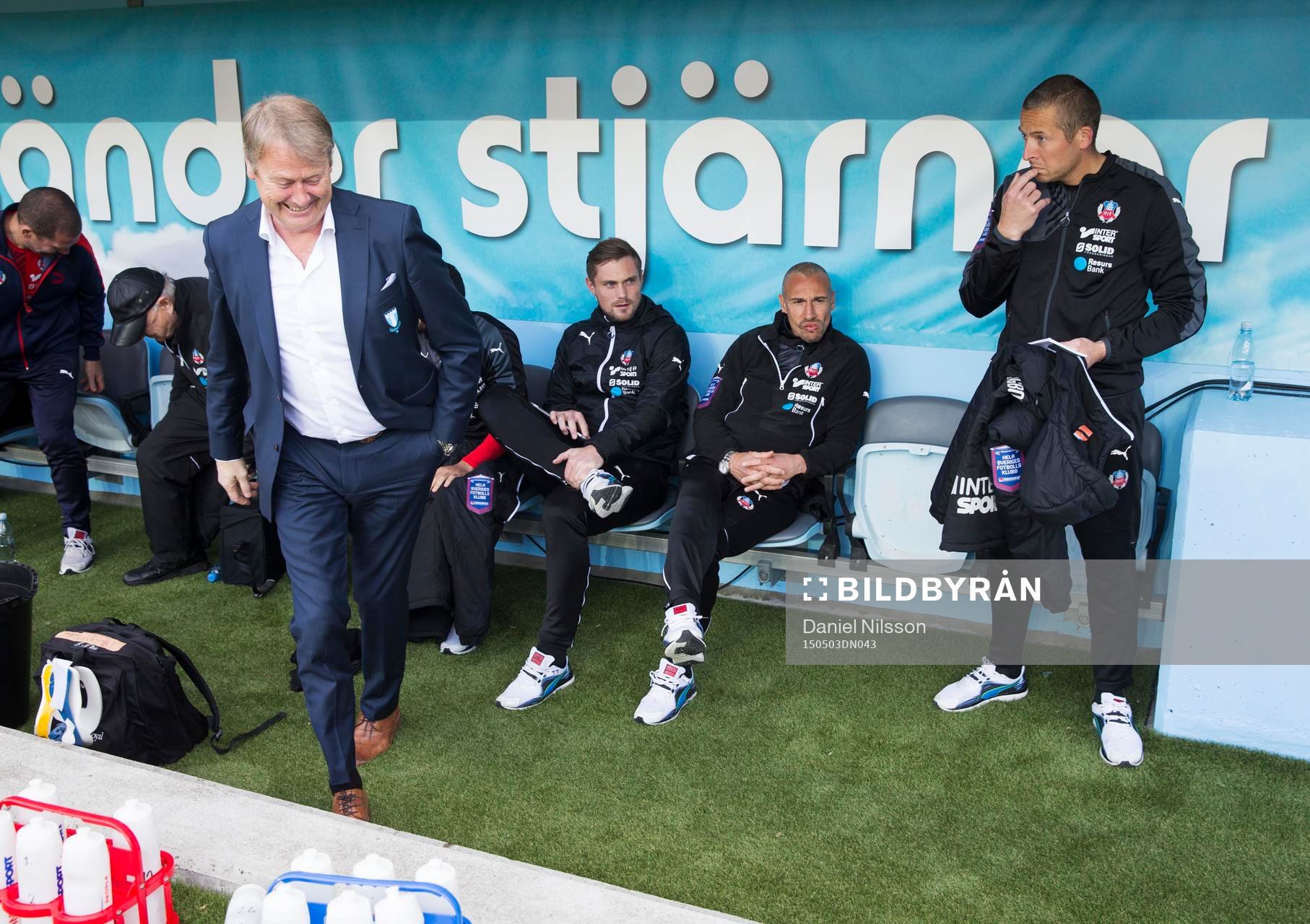 s tränare Åge Hareide hälsar på Helsingborgs tränare