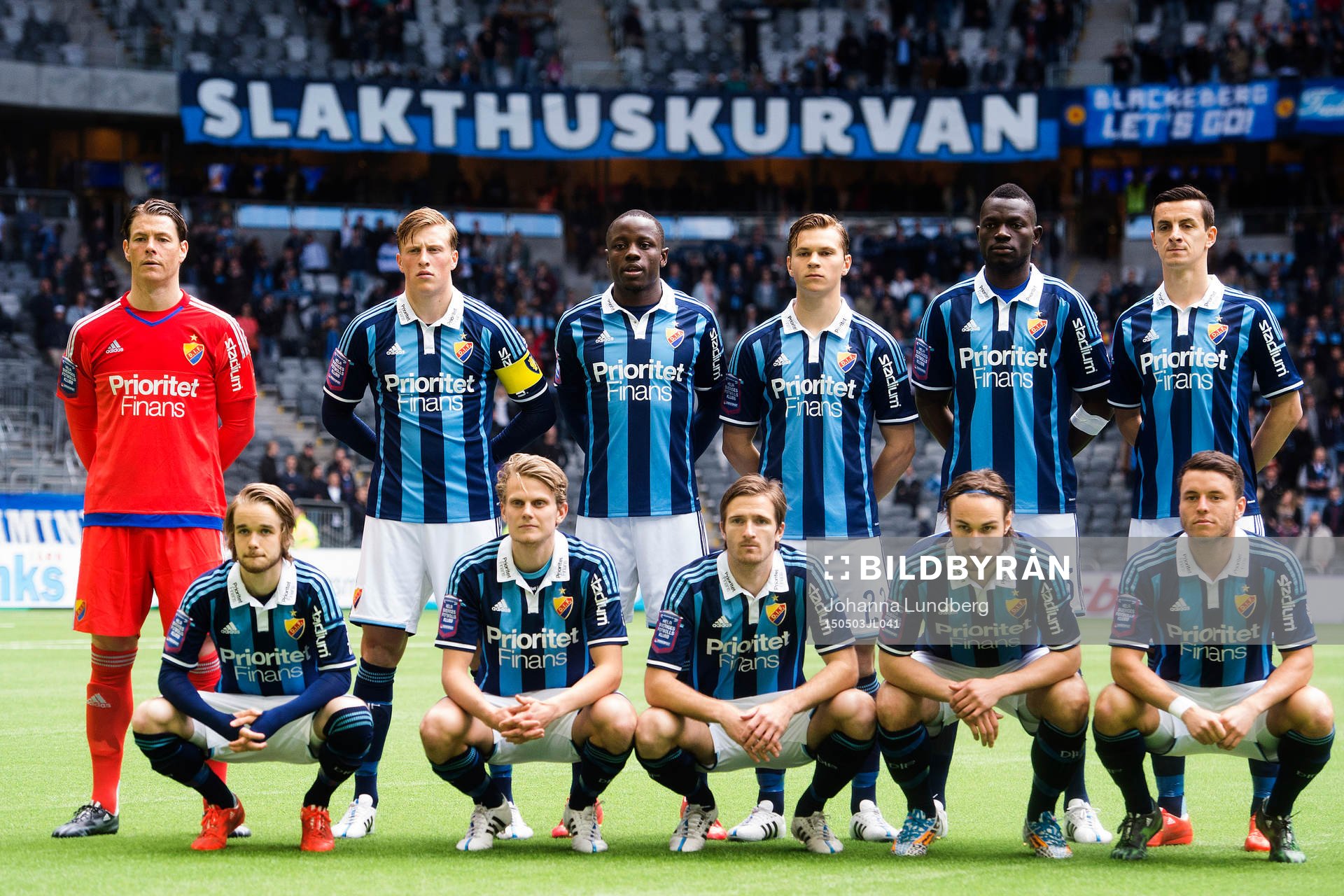 Djurgårdens spelare står uppställda för en lagbild