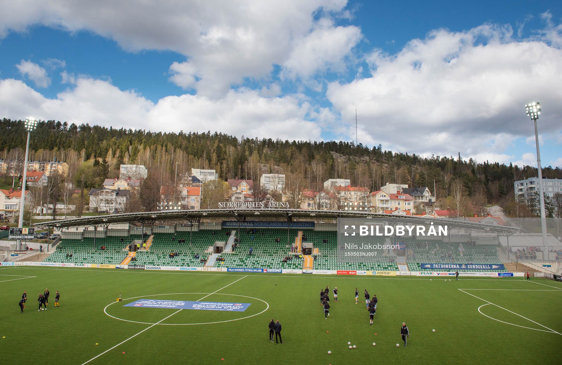 GIF Sundsvall värmer upp innan fotbollsmatchen i Allsvenskan mellan GIF Sundsvall och Elfsborg den 3 maj 2015 i Sundsvall.