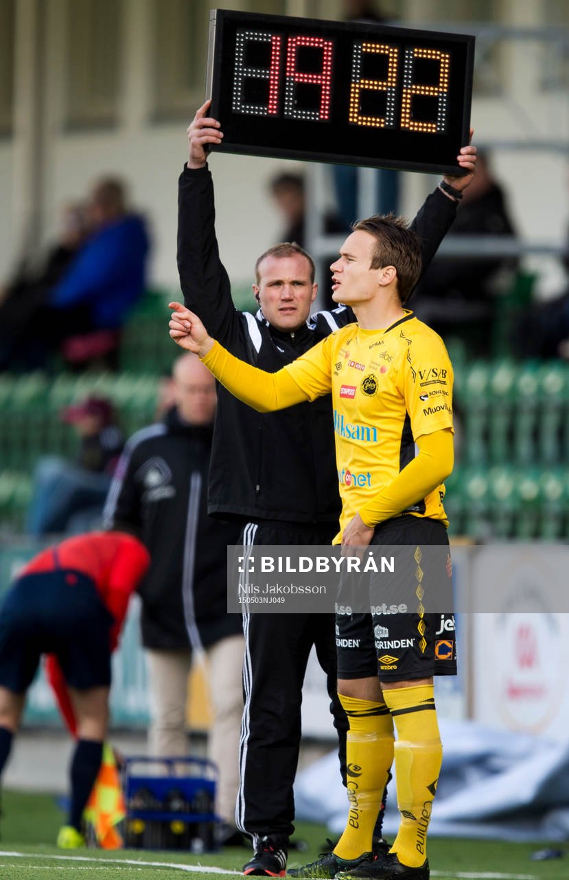 Elfsborgs Viktor Prodell väntar på att bytas in
