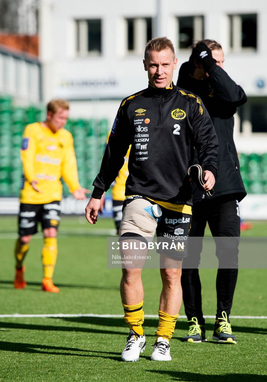 Elfsborgs Andreas Klarström har ett rejält bandage på