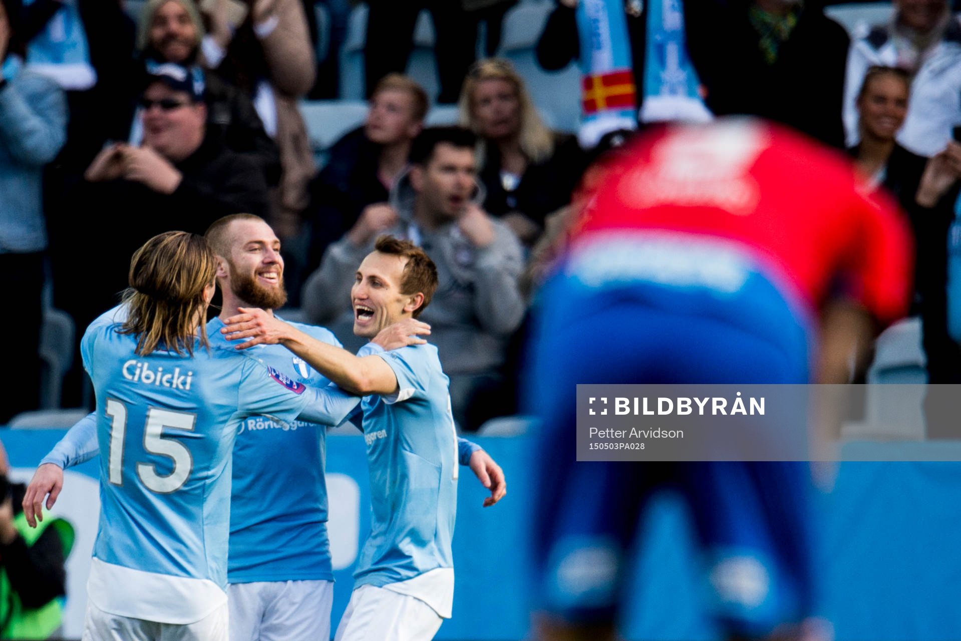 Malmö FFs Jo Inge Berget (m) jublar ihop med Pawel Cibicki