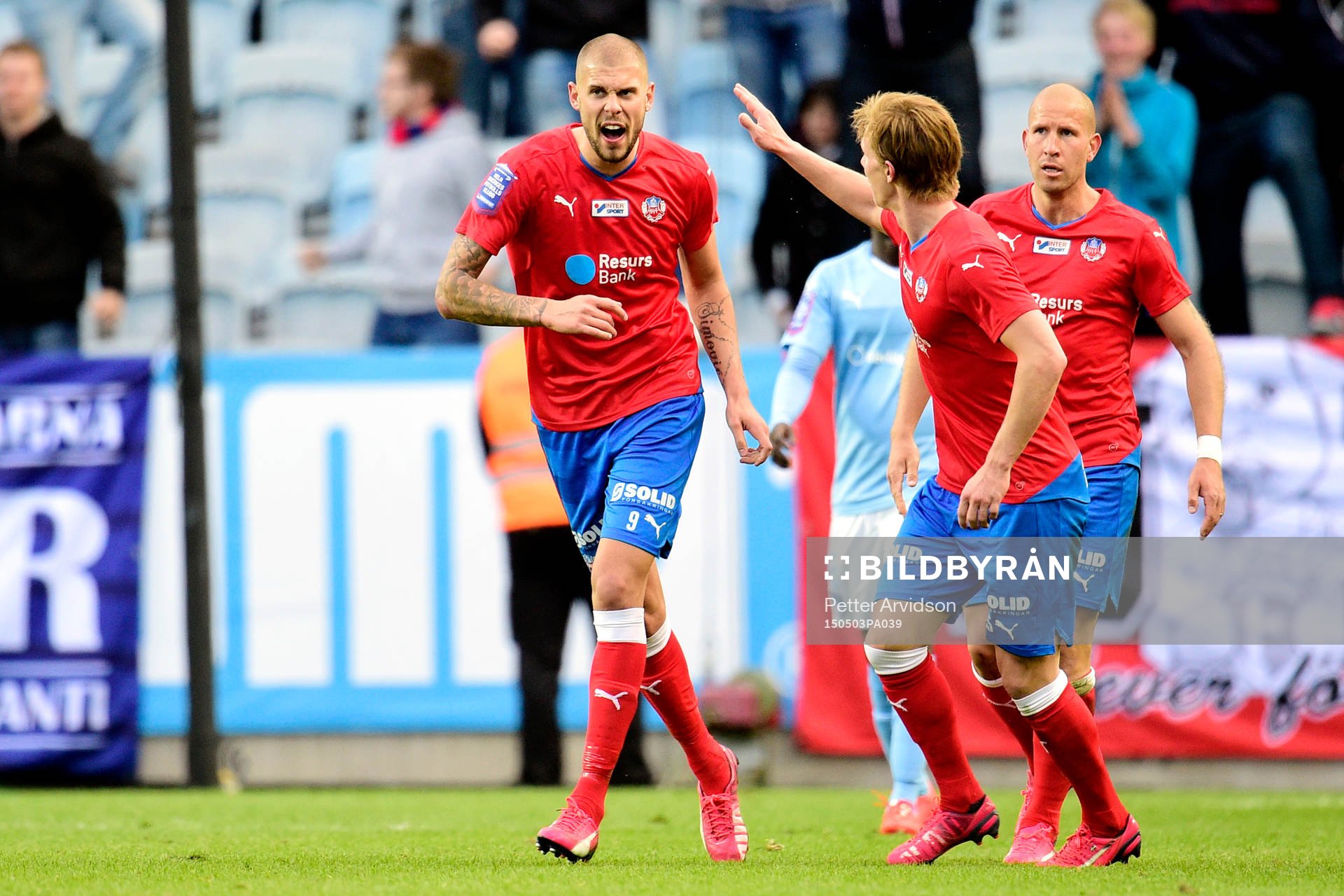 Helsingborgs Robin Simovic jublar