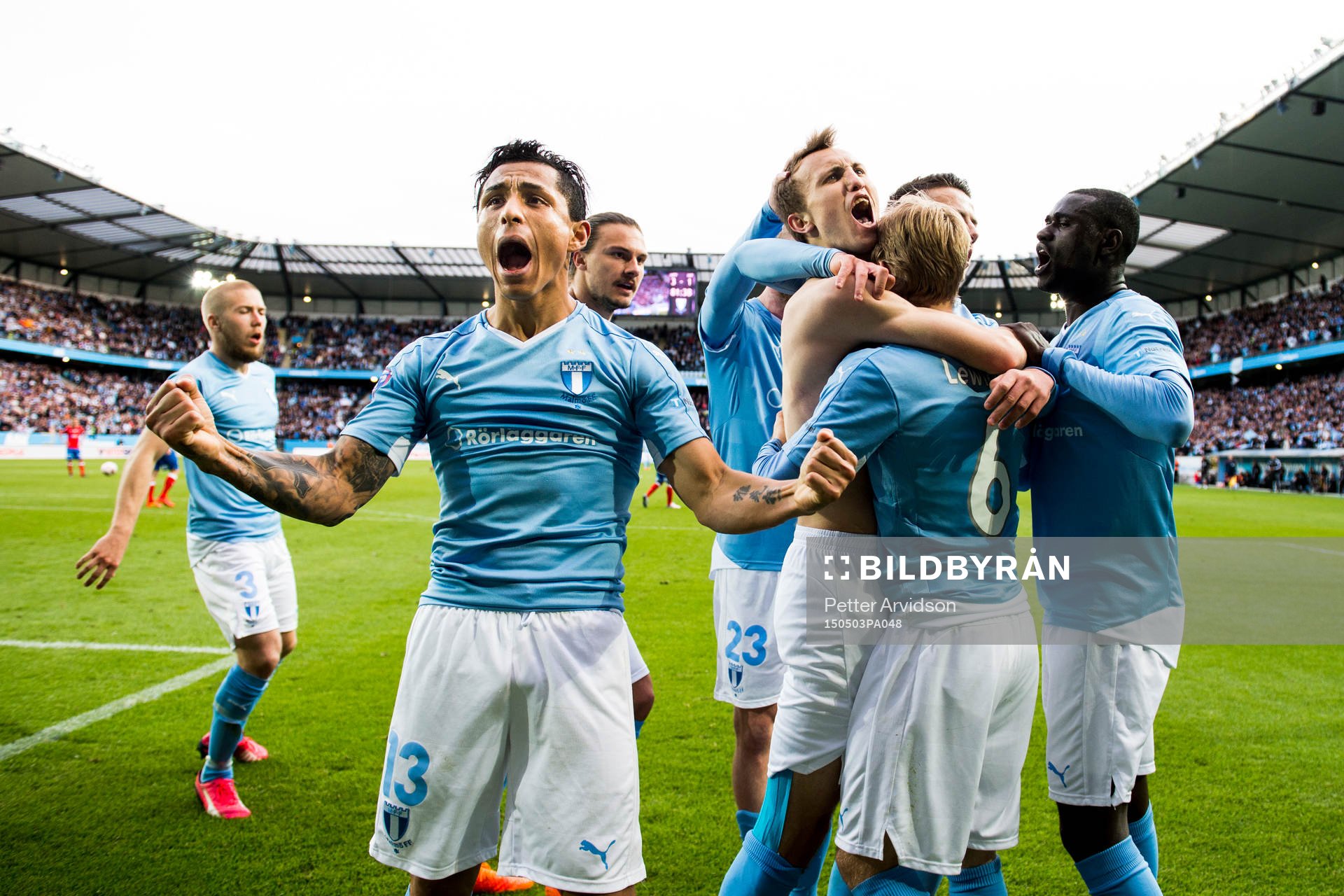 Malmö FFs Victor Yoshimar Yotun Flores och Magnus Wolff