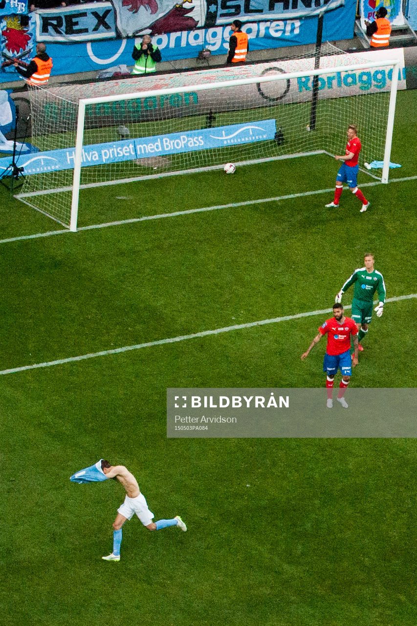 Malmö FFs Magnus Wolff Eikrem jublar och Helsingborgs