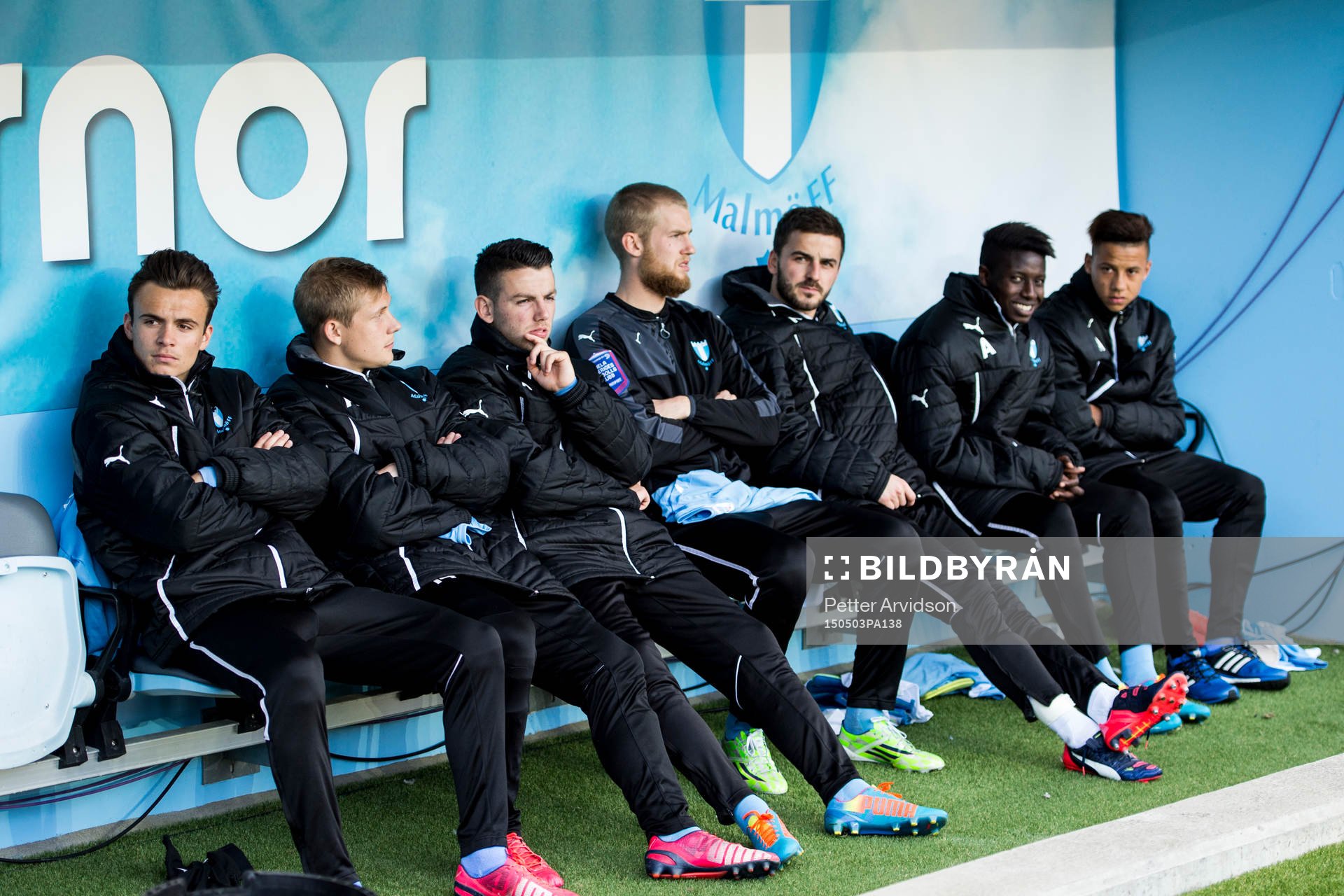 Malmö FFs Andreas Vindheim, Erik Andersson, Erdal Rakip, Filip Helander, målvakt Zlatan Azinovic, Pa Konate och Tobias Sana på bänken under fotbollsmatchen i Allsvenskan mellan Malmö FF och Helsingborg den 3 maj 2015 i Malmö.