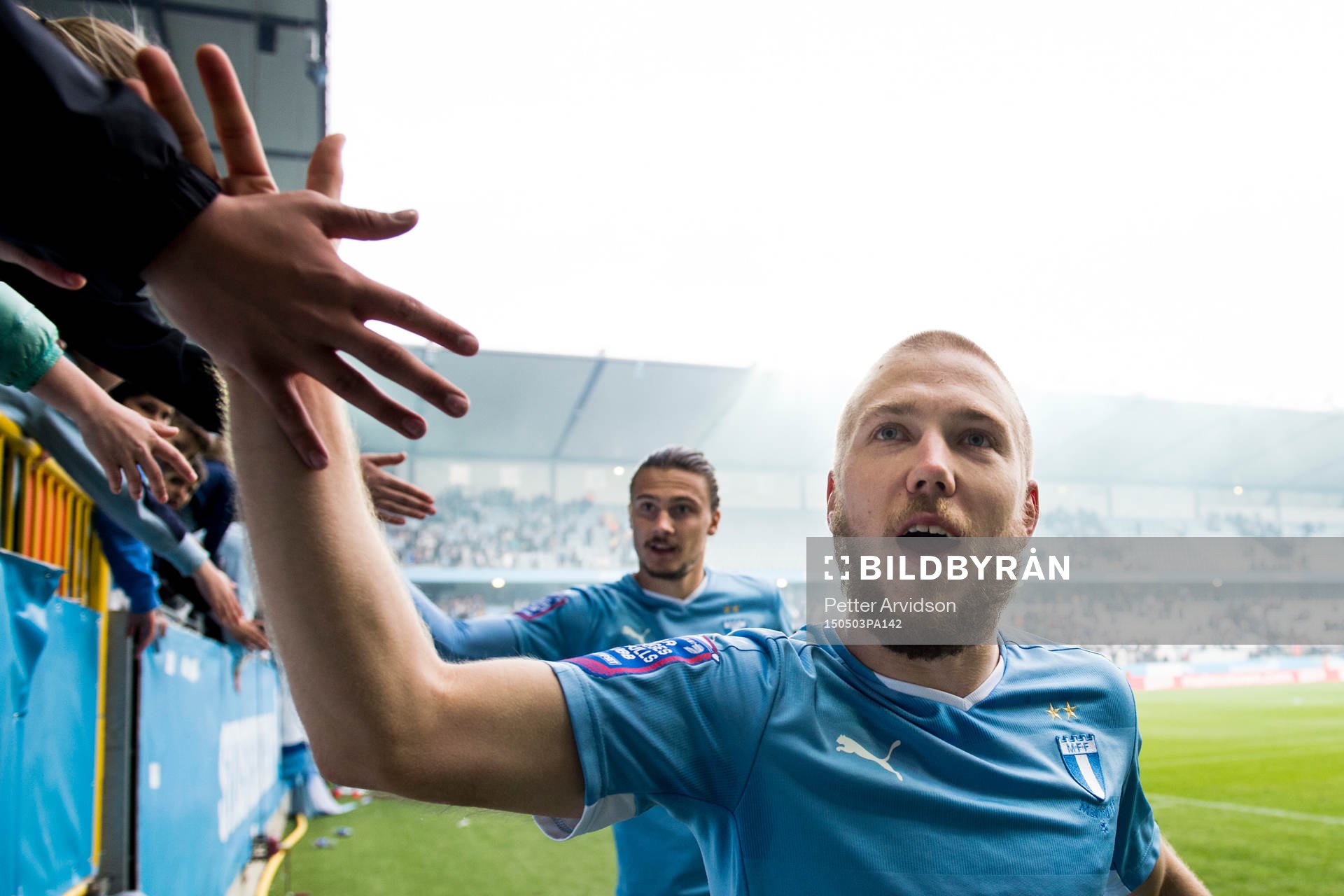 Malmö FFs Anton Tinnerholm och Erik Johansson tackar