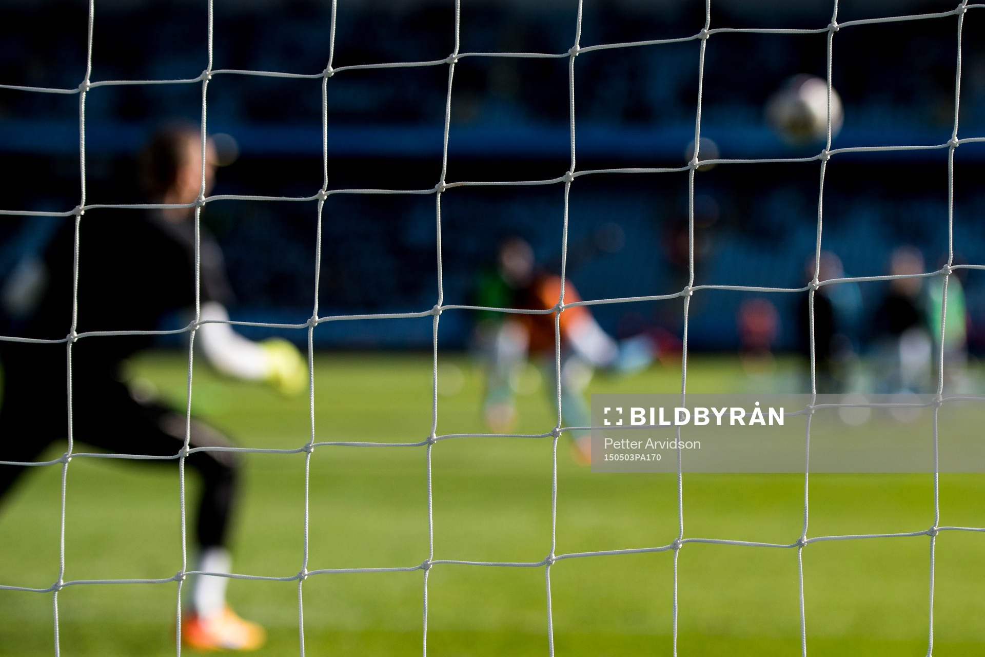 Nätmaskor inför fotbollsmatchen i Allsvenskan mellan Malmö FF och Helsingborg den 3 maj 2015 i Malmö.