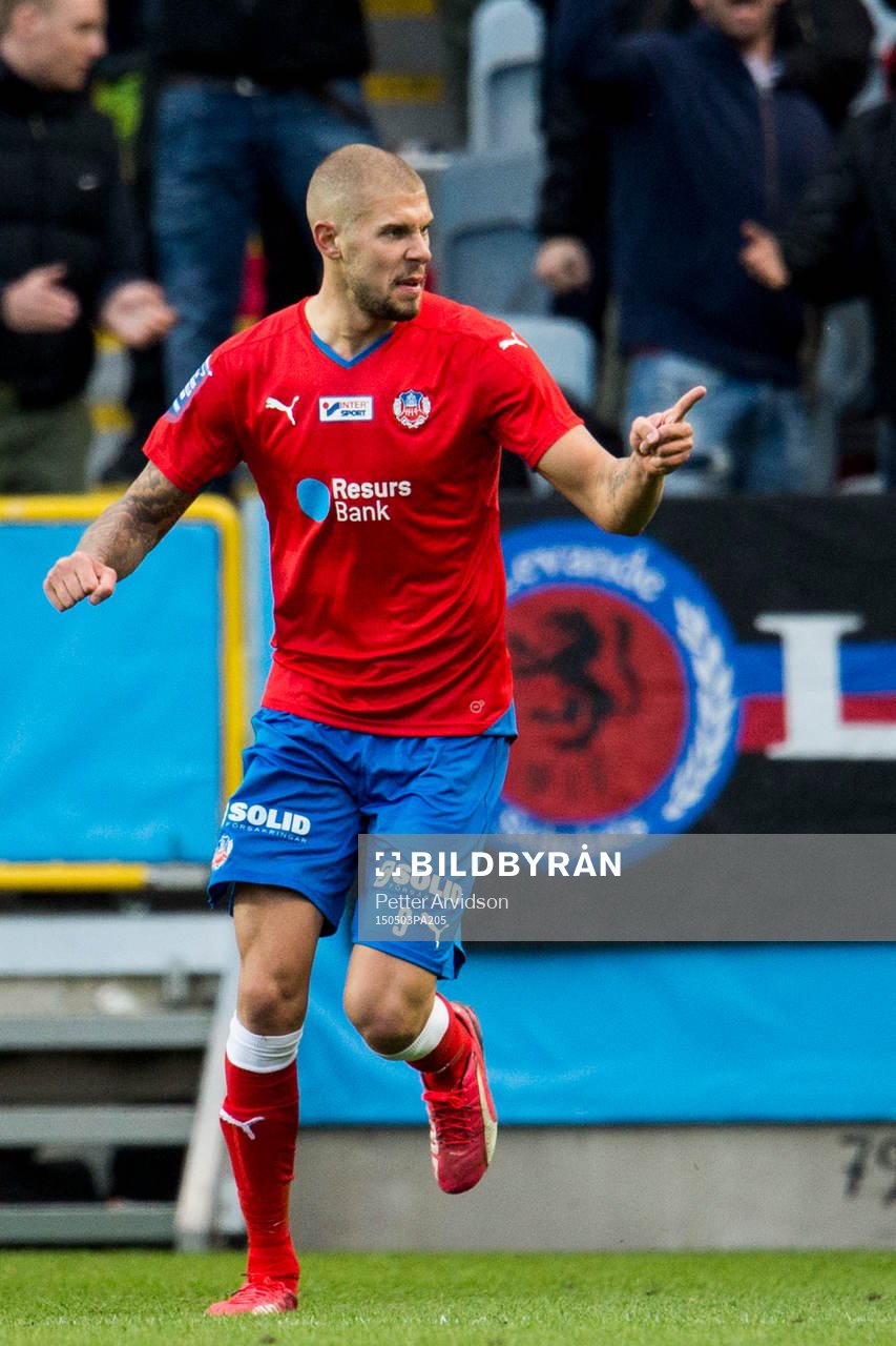 Helsingborgs Robin Simovic jublar