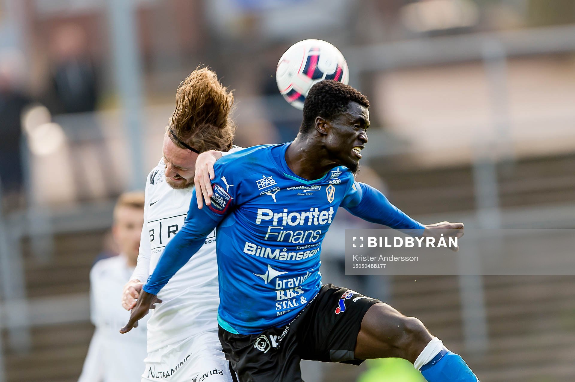 Häckens Jasmin Sudic och Halmstads Kwame Karikari