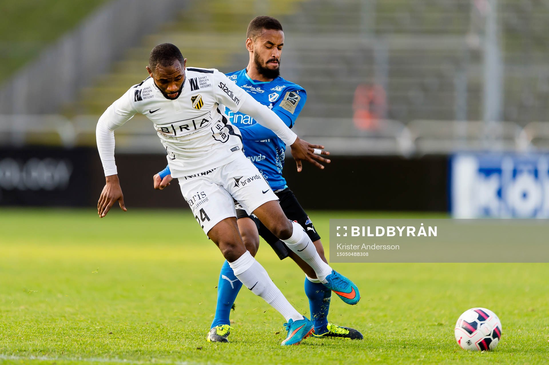 Häckens René Makondele och Halmstads Junes Barny