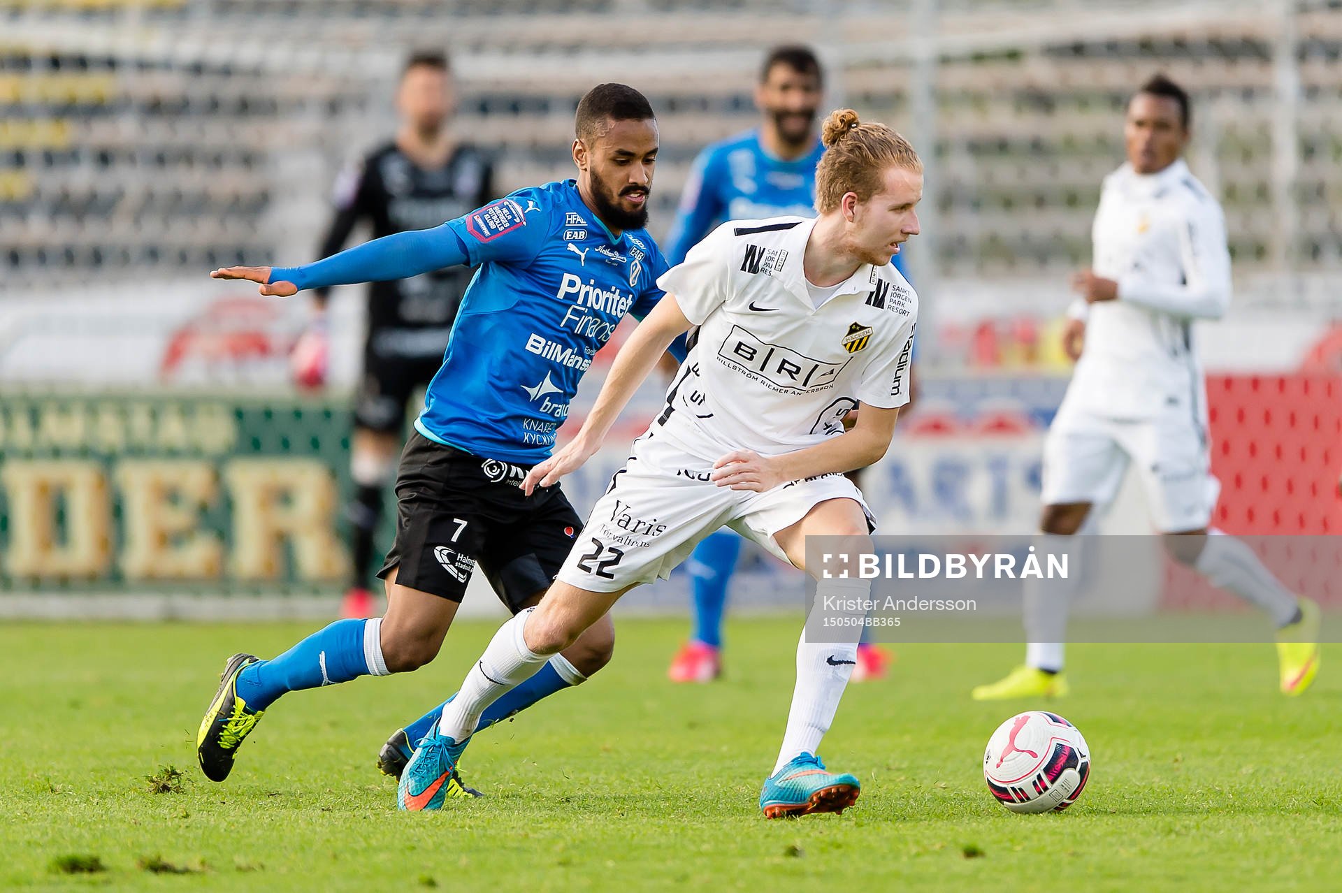 Halmstads Junes Barny och Häckens Samuel Gustafson