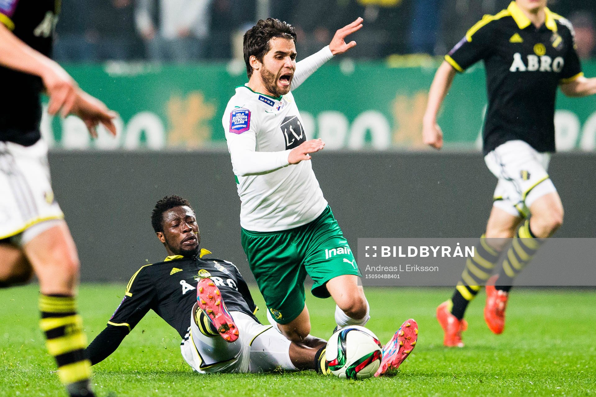 AIK:s Ebenezer Ofori fäller Hammarbys Lars Fuhre under fotbollsmatchen i Allsvenskan mellan AIK och Hammarby den 4 maj 2014 i Stockholm. 