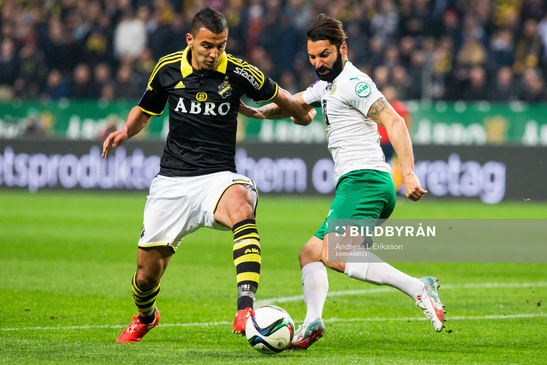 AIK:s Nabil Bahoui i kamp om bollen med Hammarbys Stefan Batan under fotbollsmatchen i Allsvenskan mellan AIK och Hammarby den 4 maj 2014 i Stockholm.
