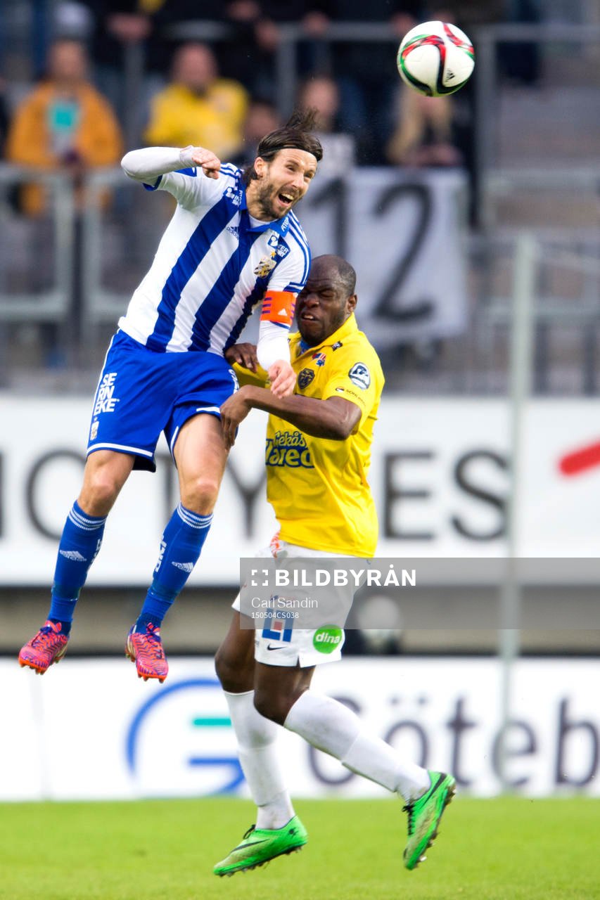 IFK Göteborgs Mattias Bjärsmyr i nickduell med