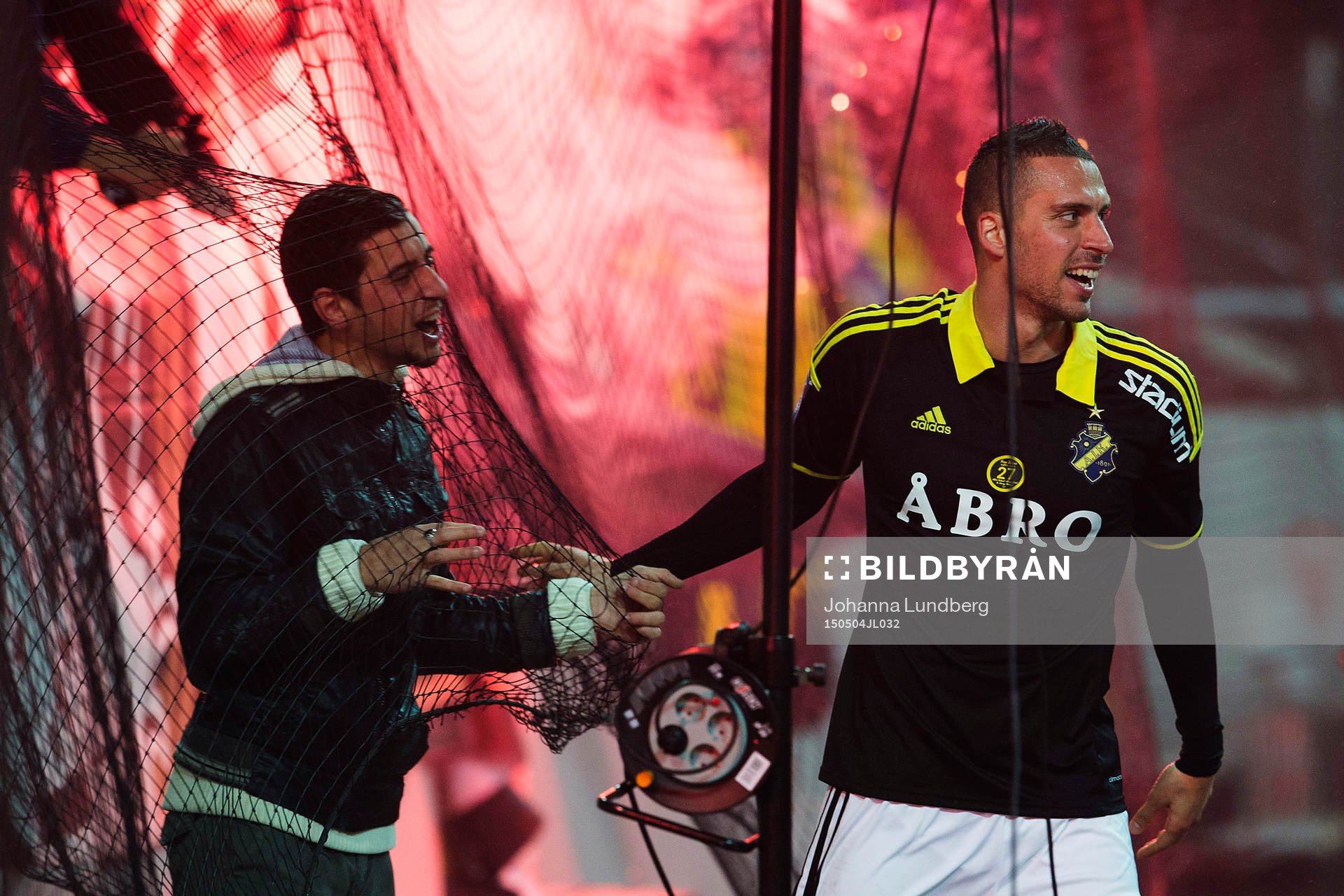 s Panajotis Dimitriadis jublar med en supporter