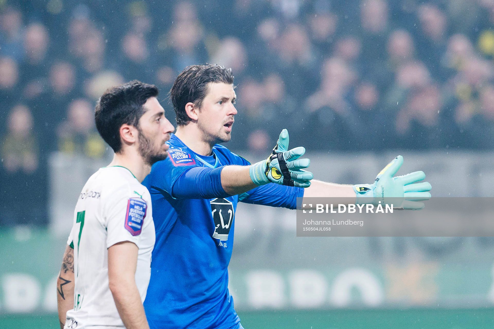 Hammarbys målvakt Johannes Hopf  reagerar