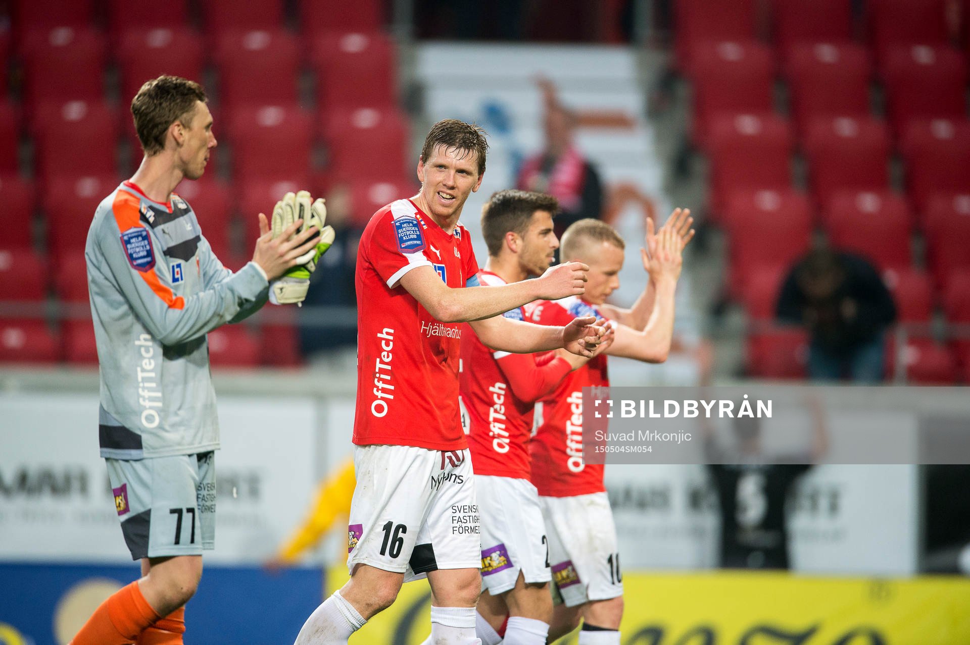 Kalmars målvakt Lars Cramer och David Elm jublar
