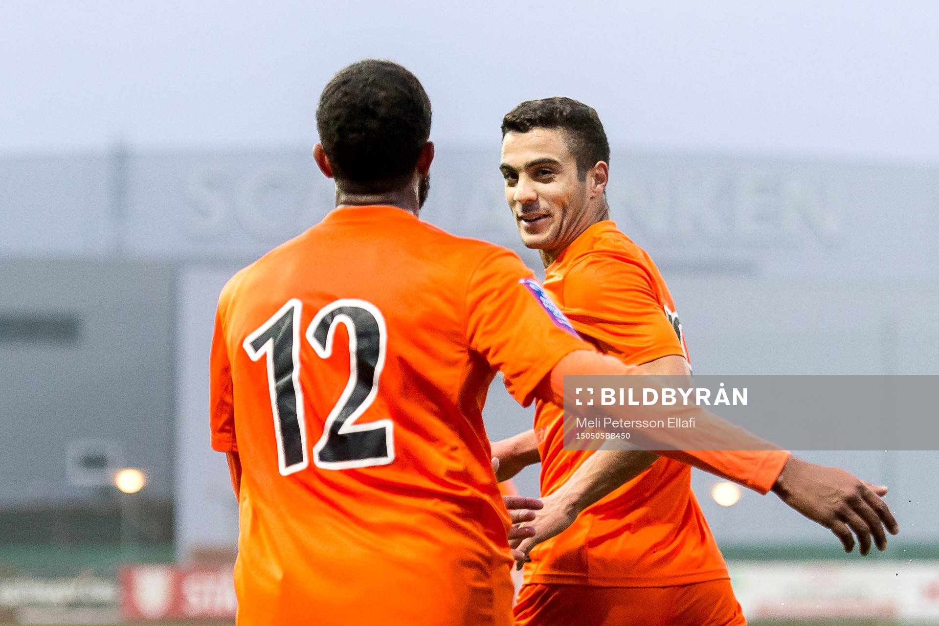 Athletics Yassuf Saleh och Othman El Kabir jublar efter att Othman El Kabir gjort 1-2 under fotbollsmatchen i Superettan mellan Assyriska och AFC United den 5 maj 2015 i Stockholm.