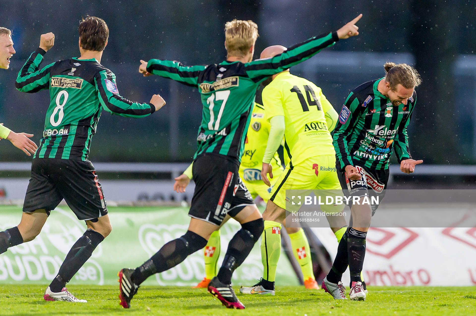 Varbergs Thommie Persson (h) jublar