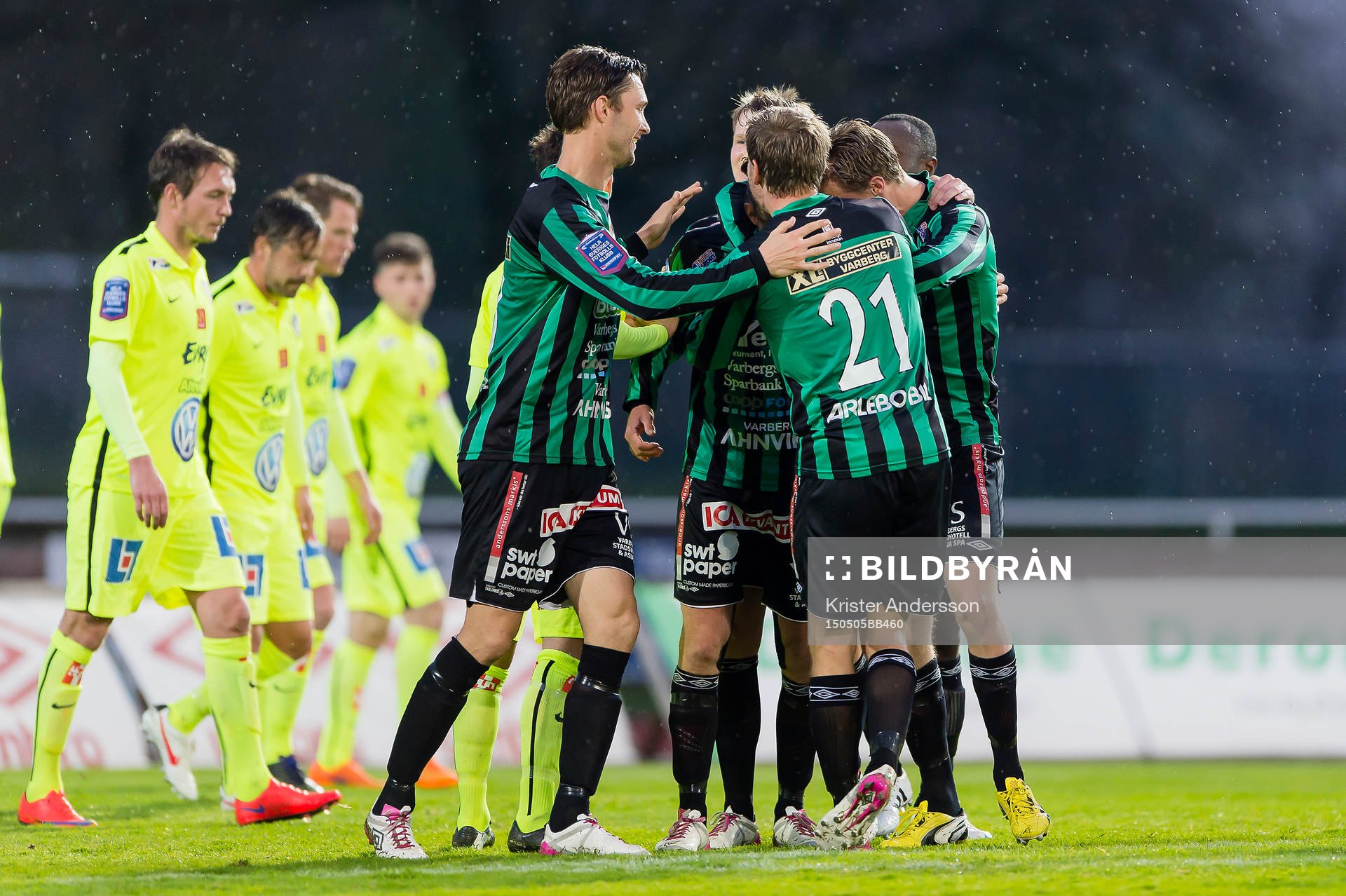 Varbergs Thommie Persson i mitten jublar