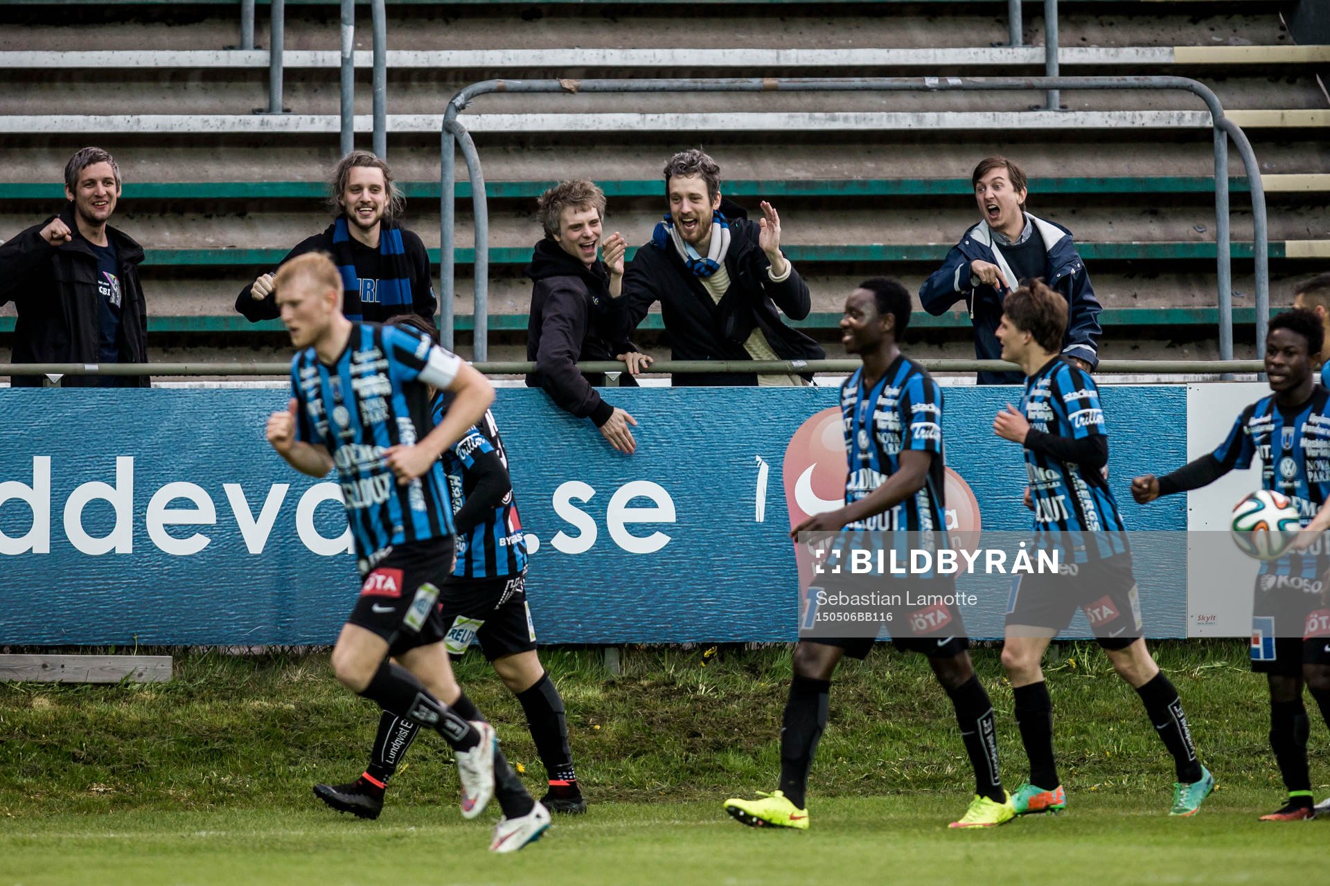 Sirius kvitterar till 3-3 och jublar med supportrar