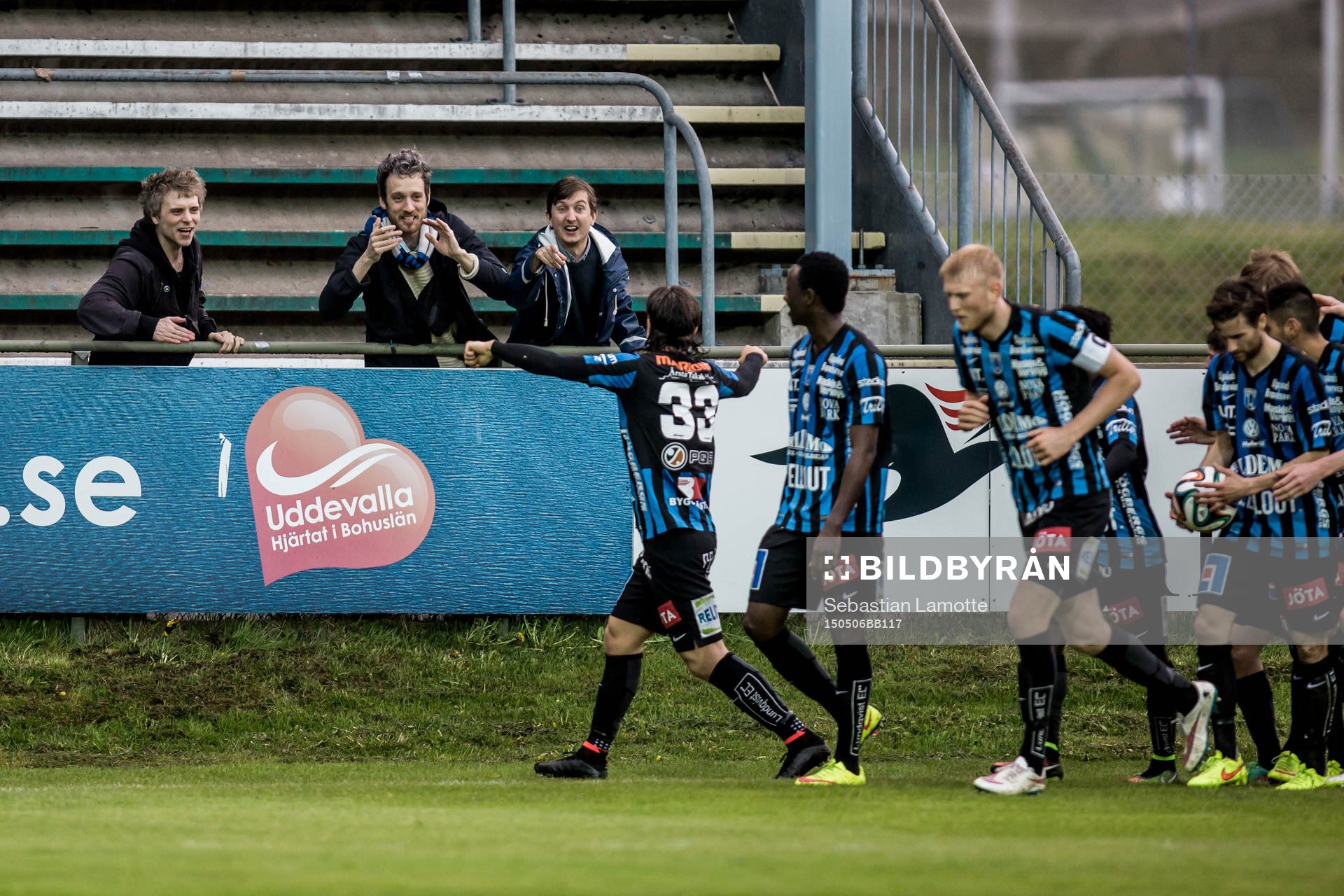 Sirius kvitterar till 3-3 och jublar med supportrar