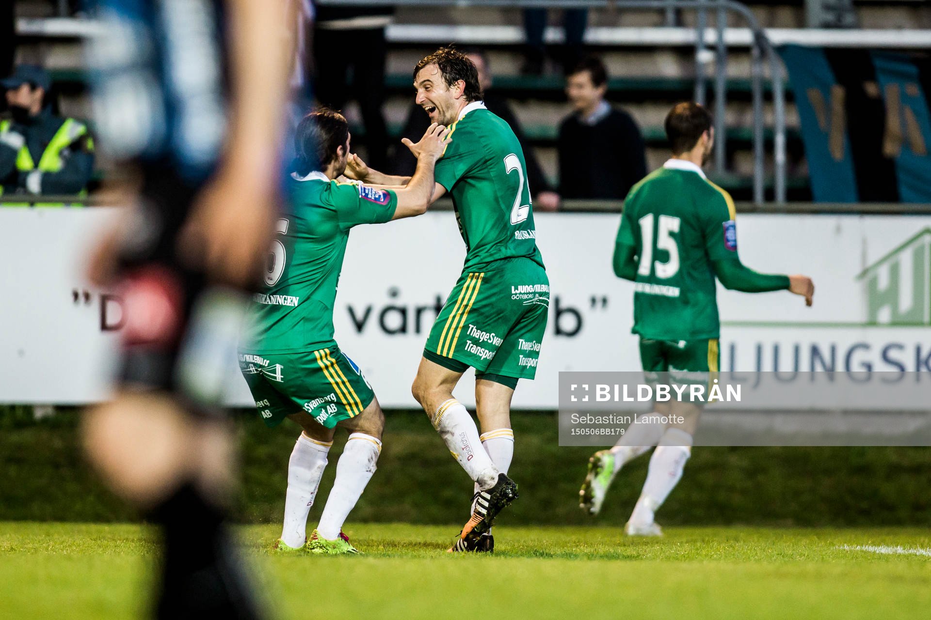 Ljungskiles Aleksandar Kitic (h) jublar med Allan Mohideen