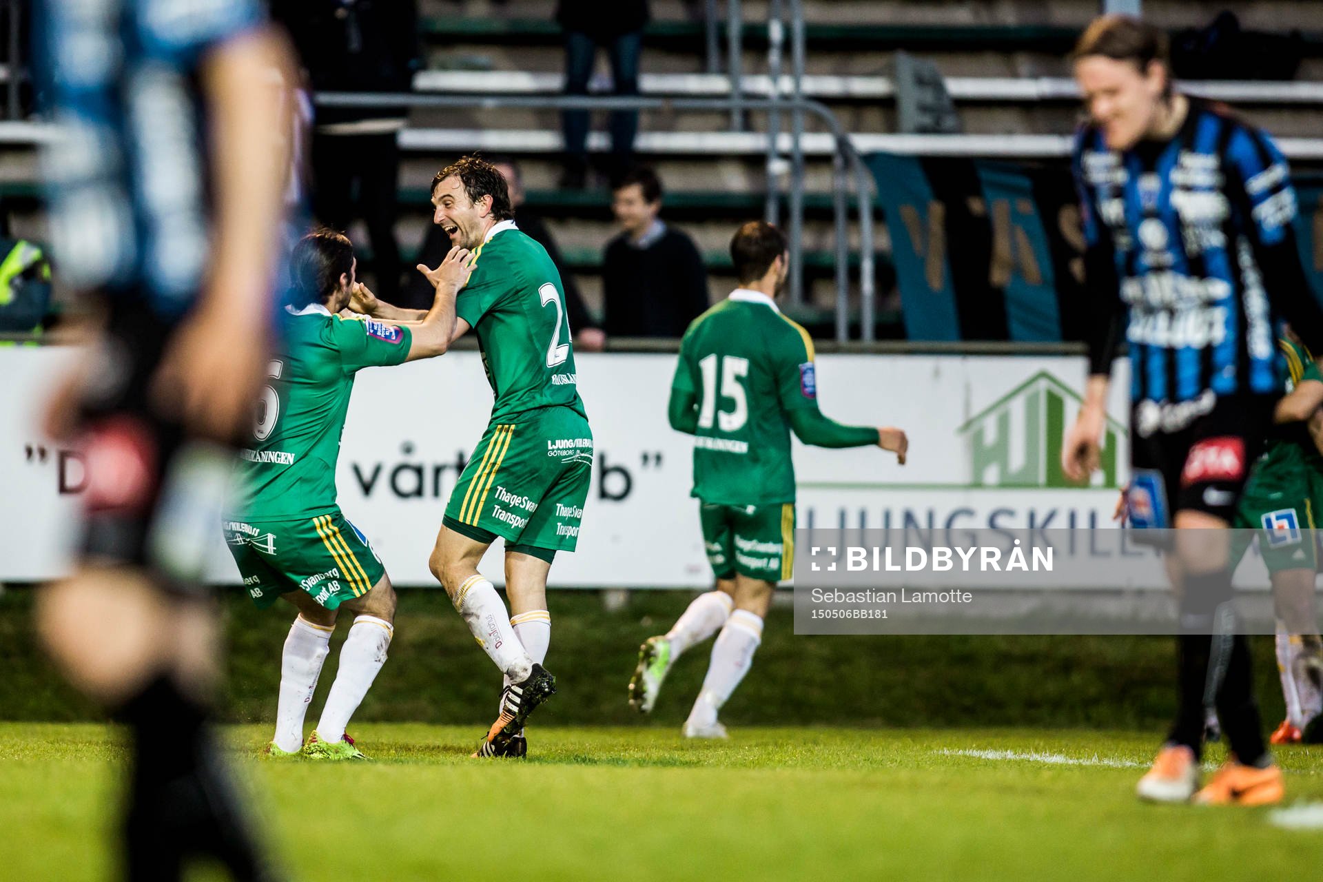 Ljungskiles Aleksandar Kitic (h) jublar med Allan Mohideen