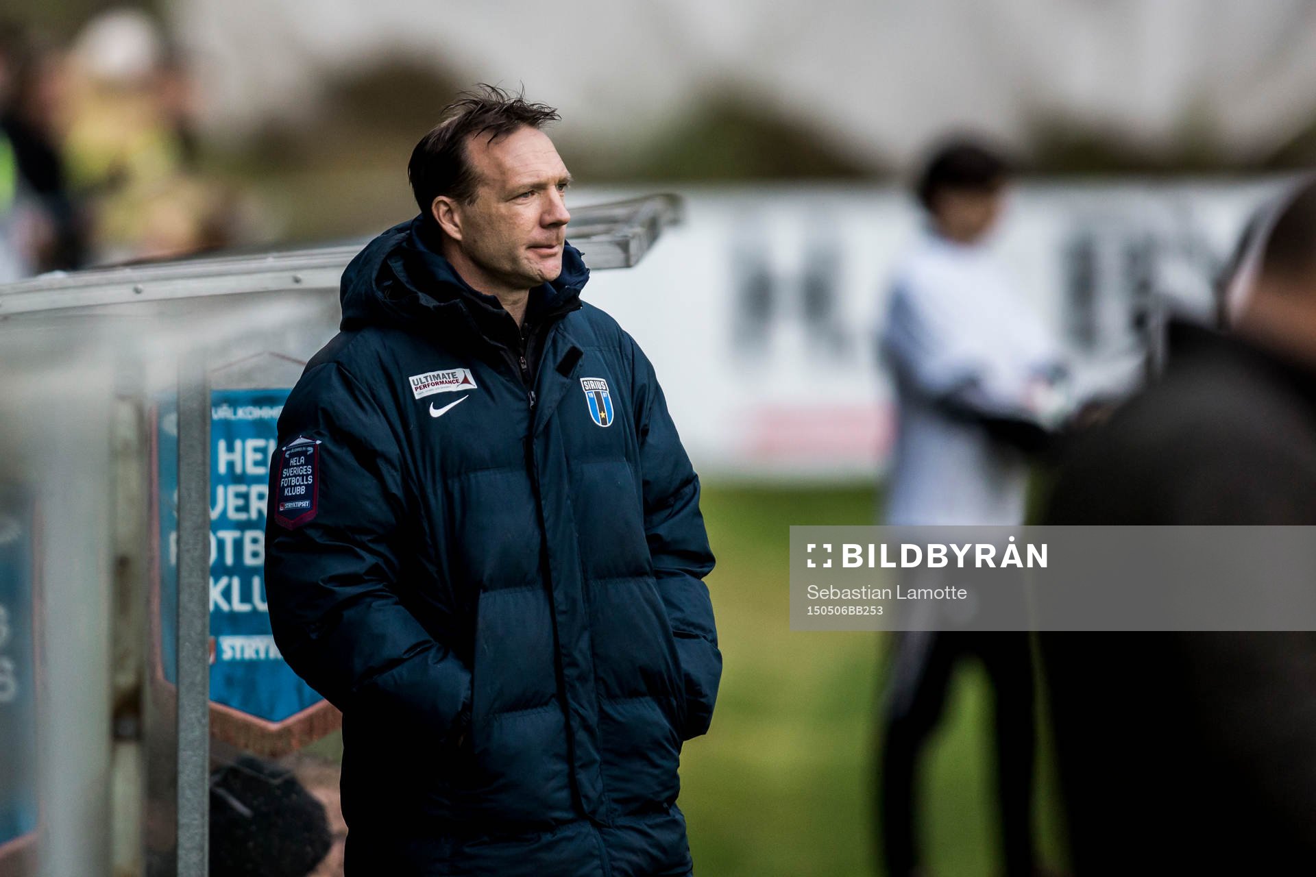 Sirius tränare Kim Bergstrand under fotbollsmatchen i Superettan mellan Ljungskile och Sirius den 6 maj 2015 i Ljungskile.