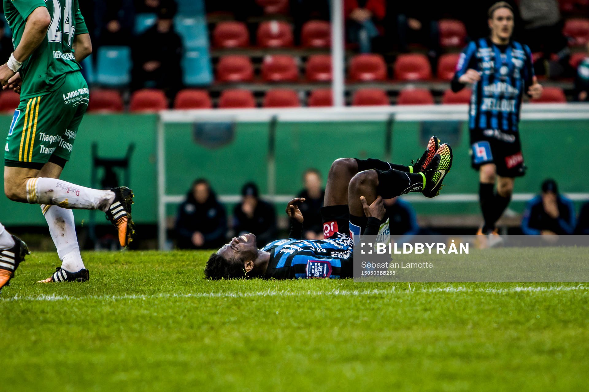 Sirius Kingsley Sarfo grinar illa