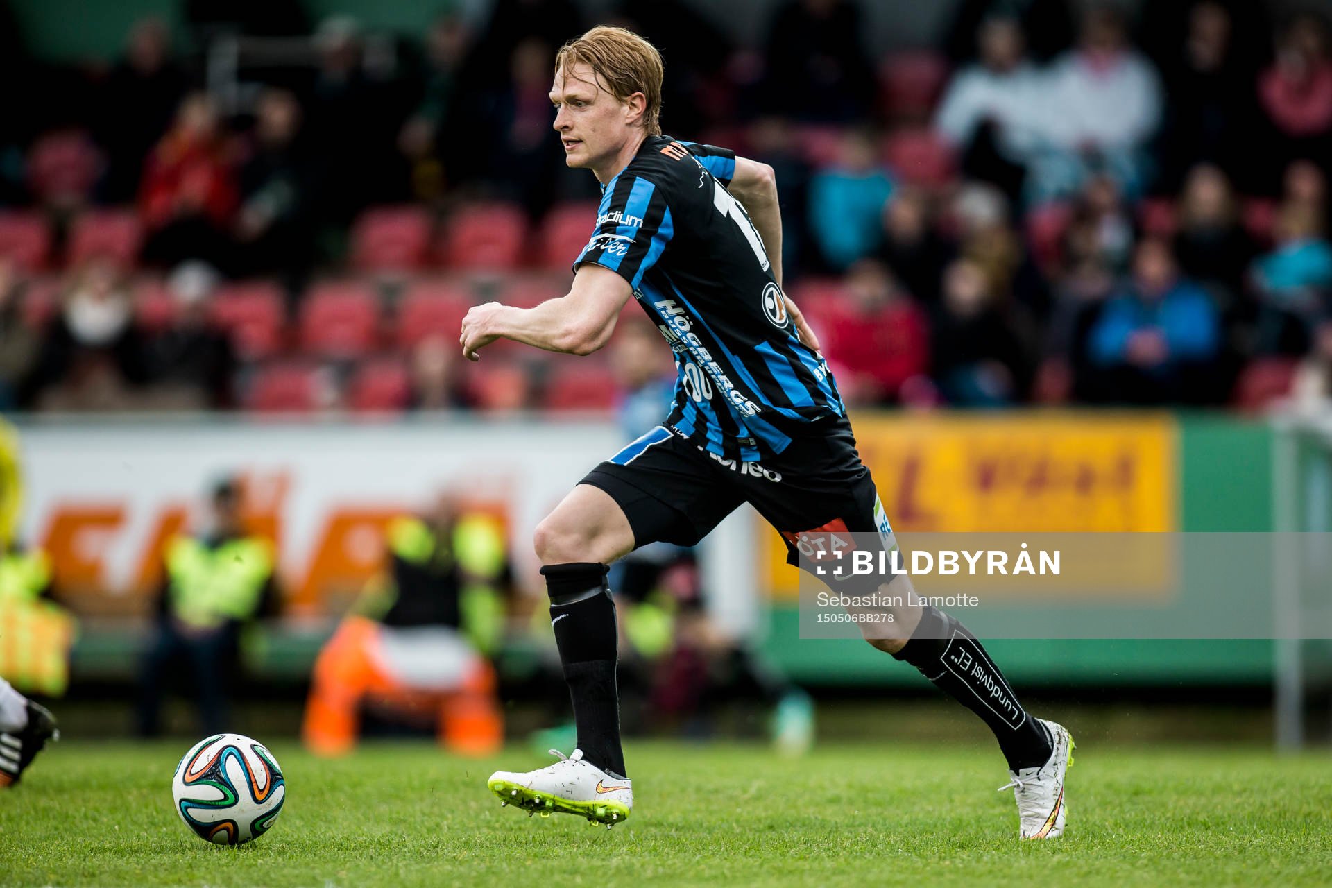 Sirius Nicklas Maripuu under fotbollsmatchen i Superettan mellan Ljungskile och Sirius den 6 maj 2015 i Ljungskile.