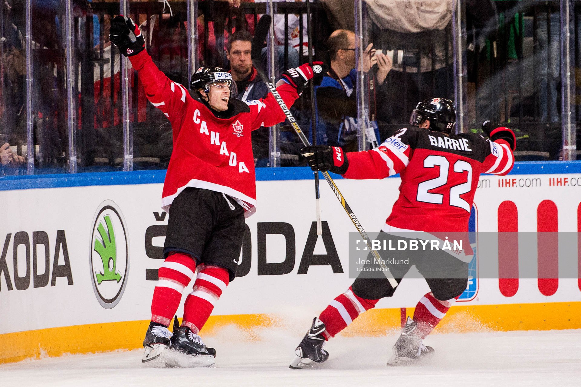 Kanadas Tyler Ennis och Tyson Barrie jublar