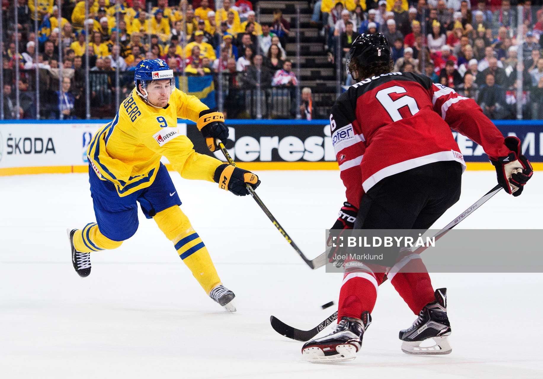 Sveriges Filip Forsberg skjuter ett skott
