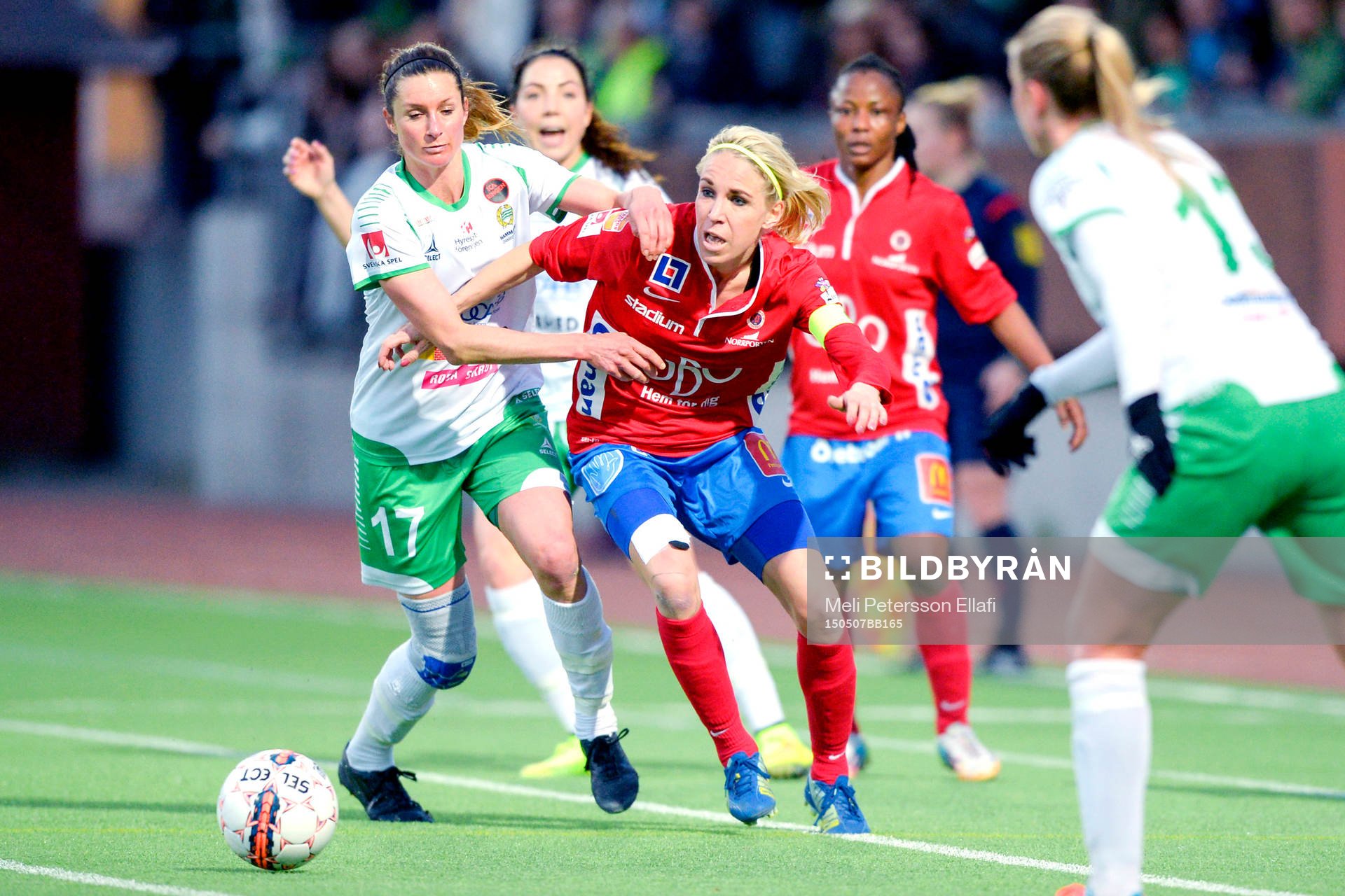 Hammarbys Madeleine Tegström och Örebros Sanna Talonen