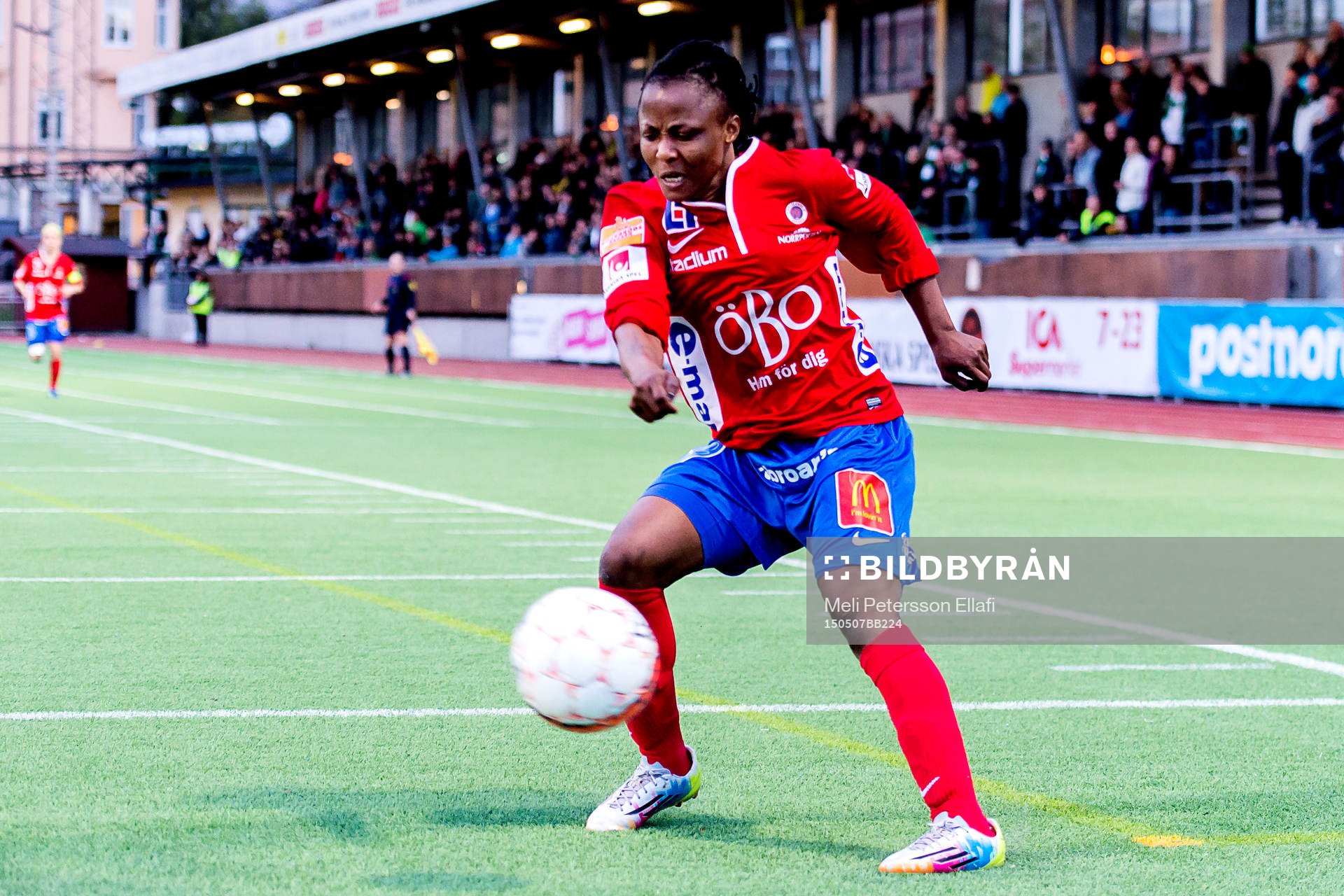 Örebros Ogonna Chukwudi under fotbollsmatchen i Damallsvenskan mellan Hammarby och Örebro den 7 maj 2015 i Stockholm.