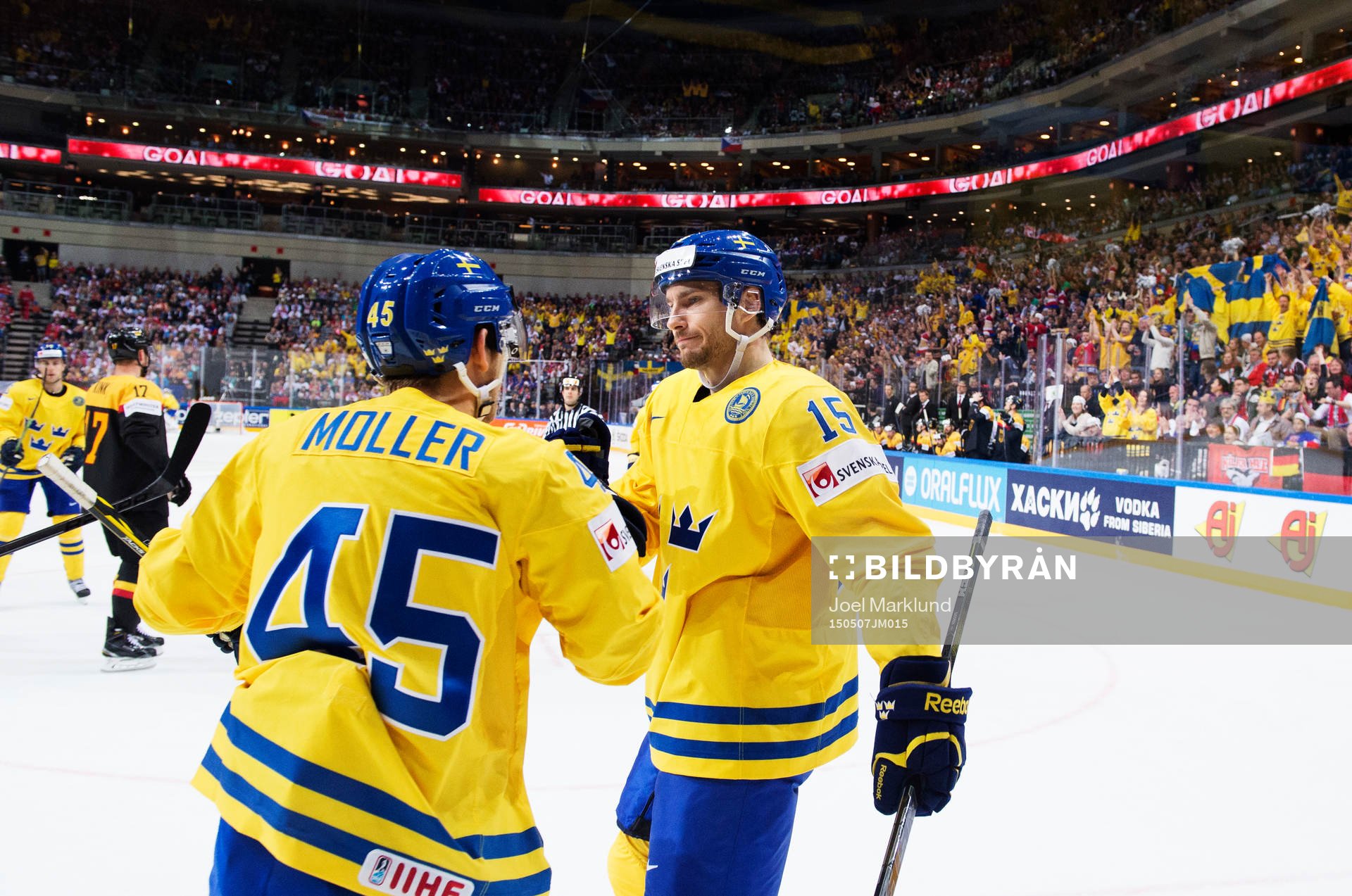 Sveriges Oscar Möller och Mattias Sjögren jublar
