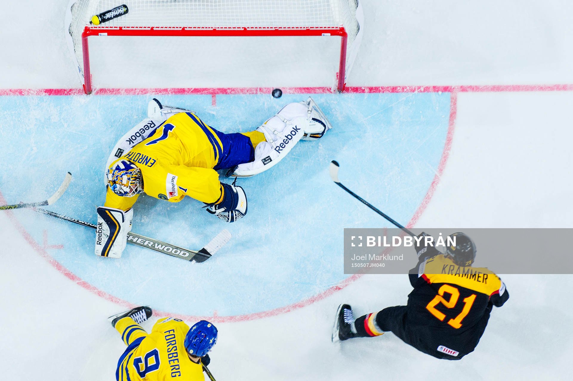 Tysklands Nicolas Krämmer skjuter in 2-2 bakom Sveriges