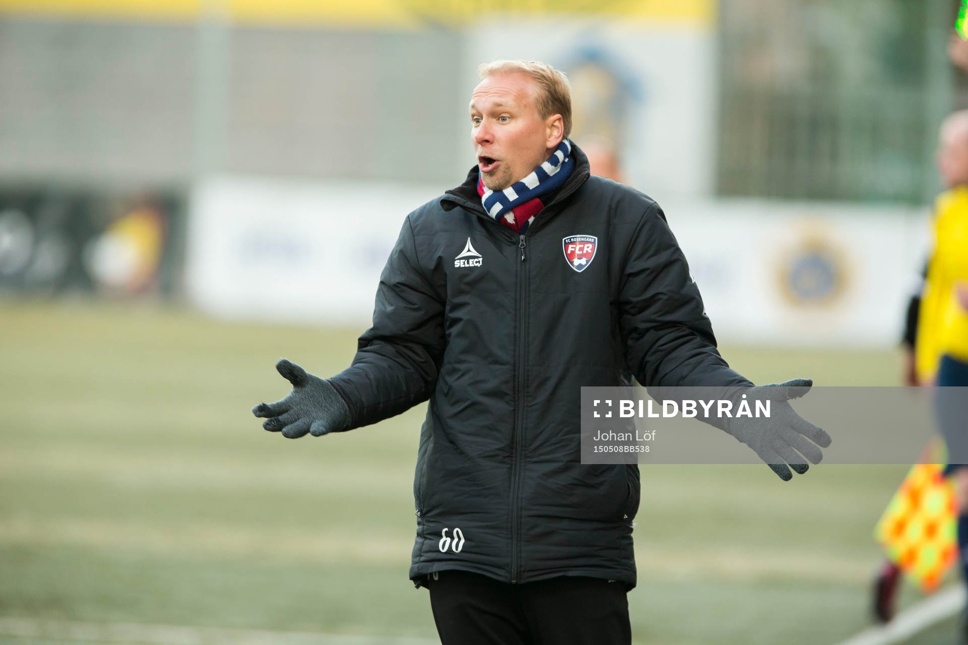 Rosengårds assisterande tränare Daniel Nilsson under fotbollsmatchen i damallsvenskan mellan Umeå och Rosengård den 8 Maj 2015 i Umeå.