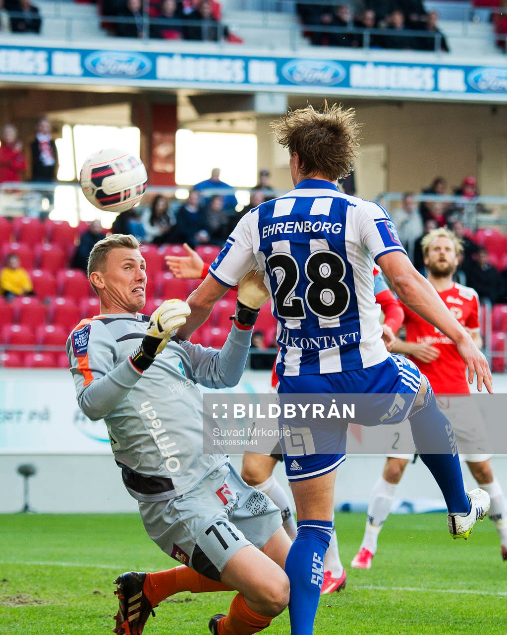 Kalmars målvakt Lars Cramer och IFK Göteborgs Thomas Rogne