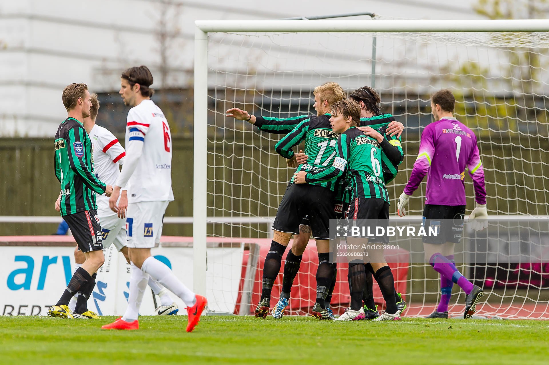 Varbergs Robin Tranberg har gjort 1-0 och laget jublar
