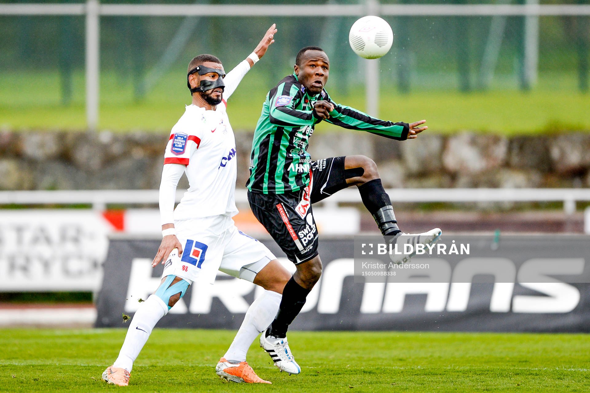 Assyriskas Kyle Konwea och Varbergs Nsima Peter