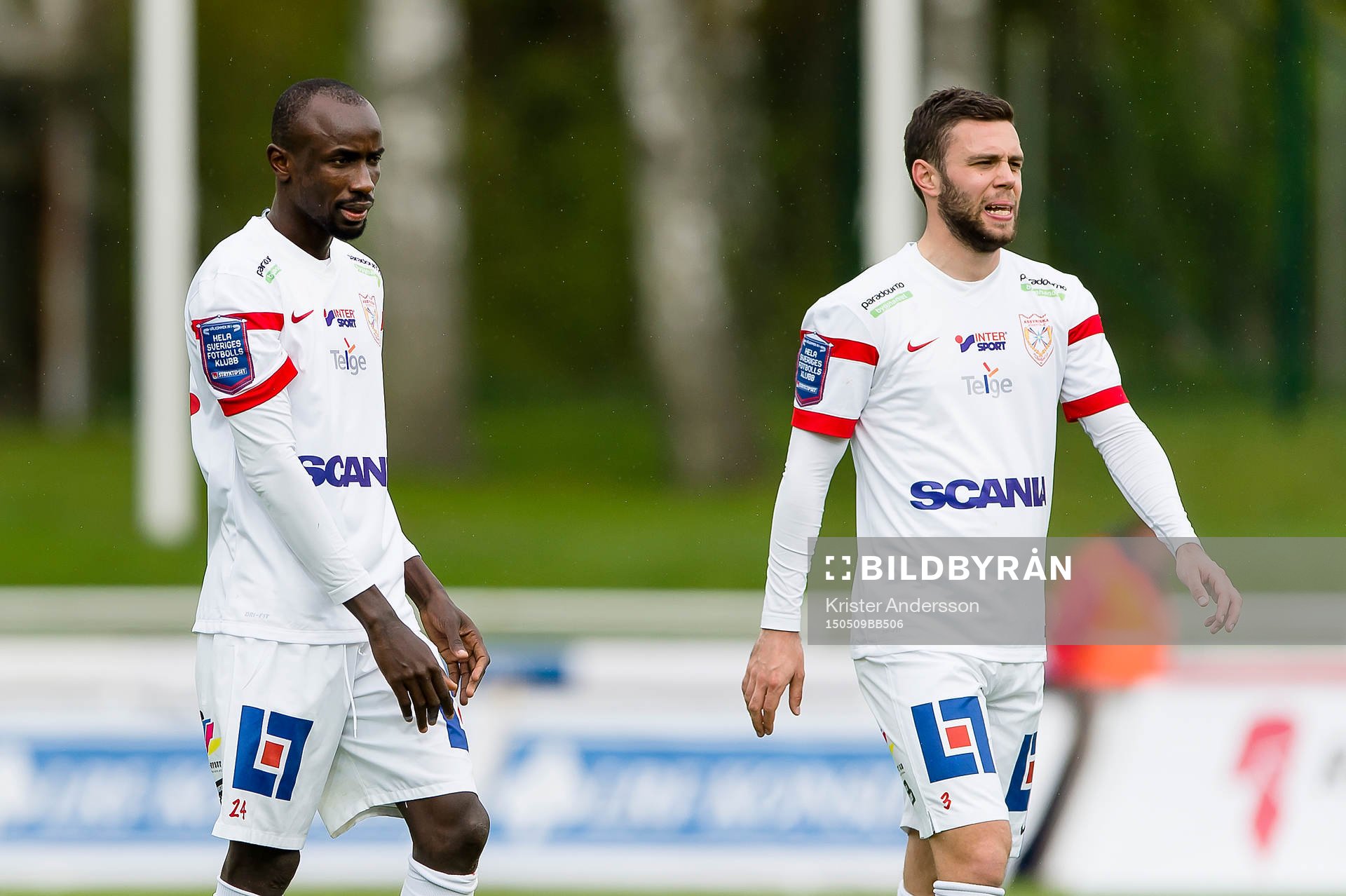 Assyriskas Aziz Corr Nyang och Christoffer Eriksson deppar