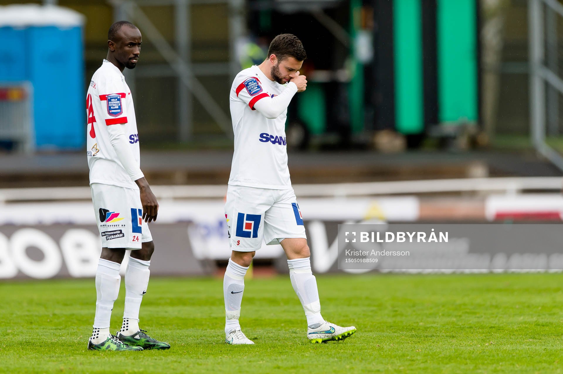 Assyriskas Aziz Corr Nyang och Christoffer Eriksson deppar